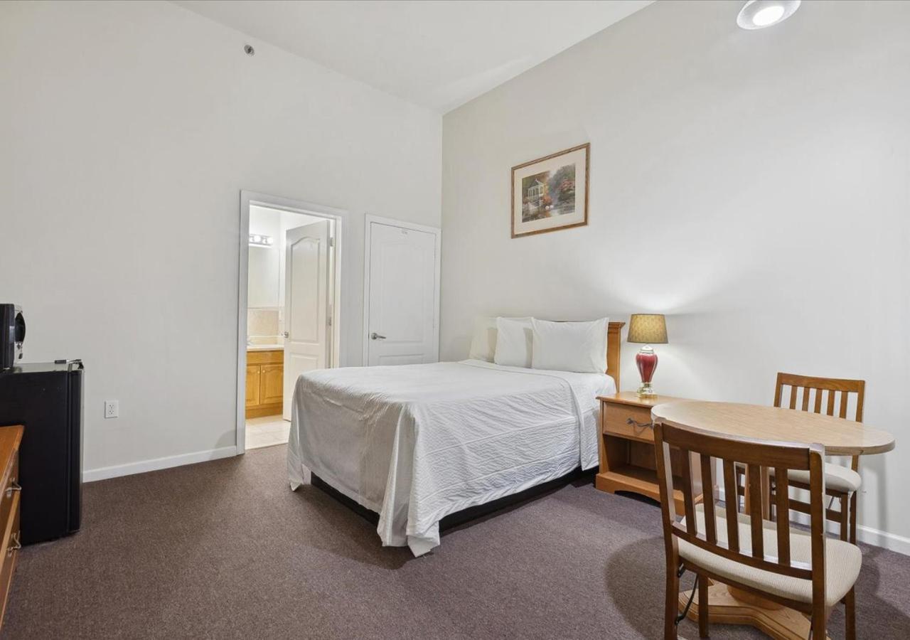 Small Double Room photo 1