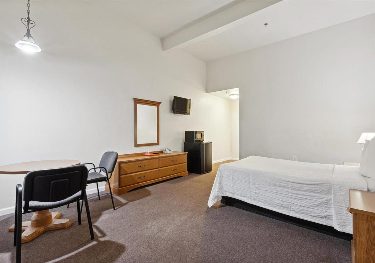 Queen Room photo 3