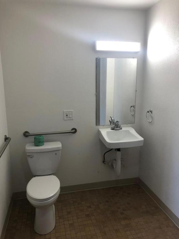 Inland Inn & Suites, Foto 7