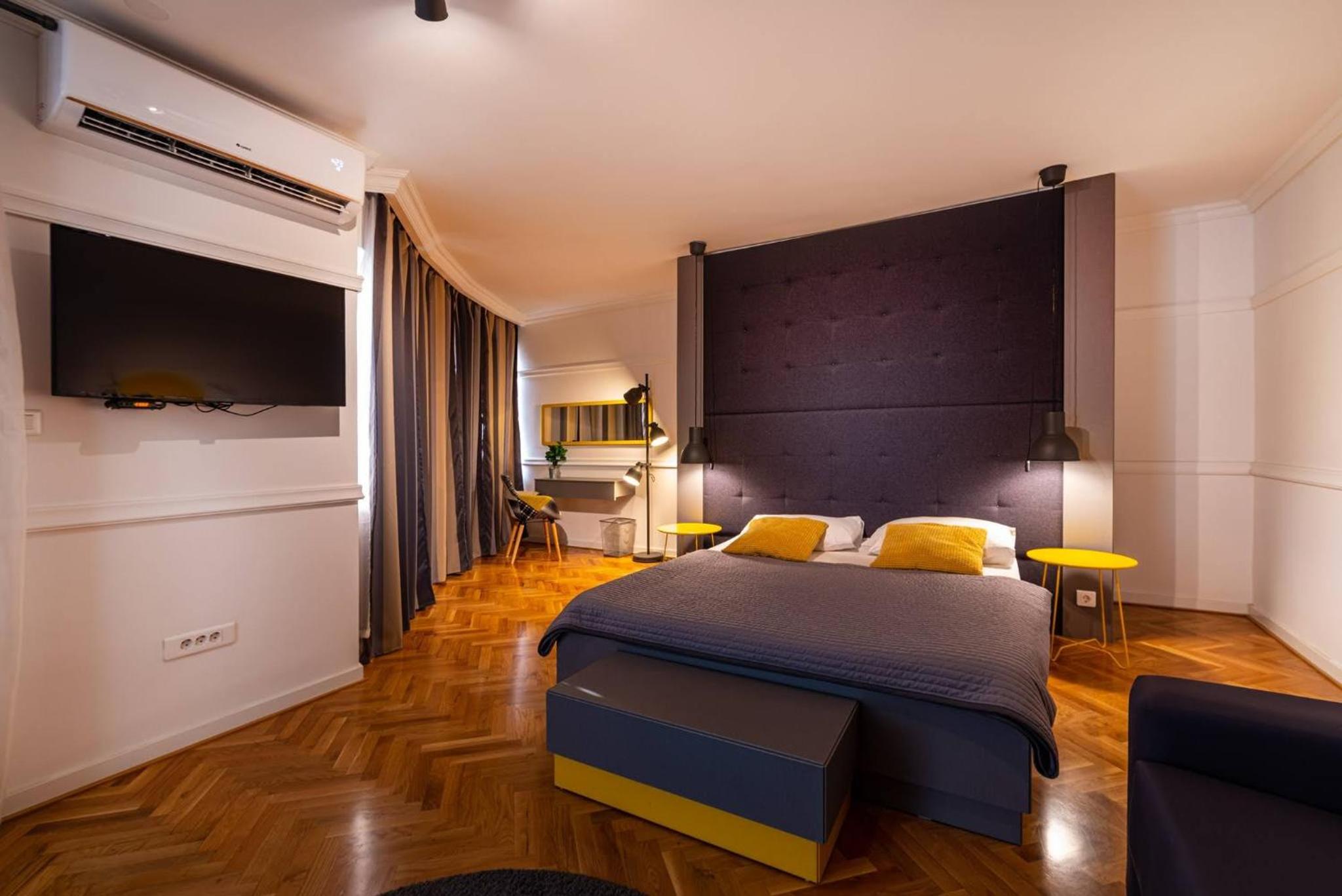 Apartment with Terrace - Photo 6
