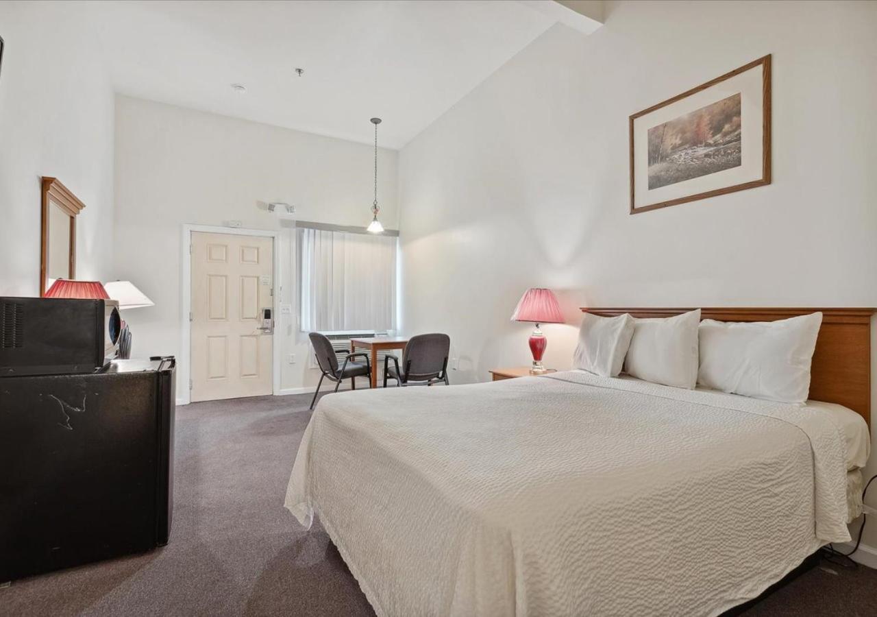 Queen Room - Disability Access photo 1