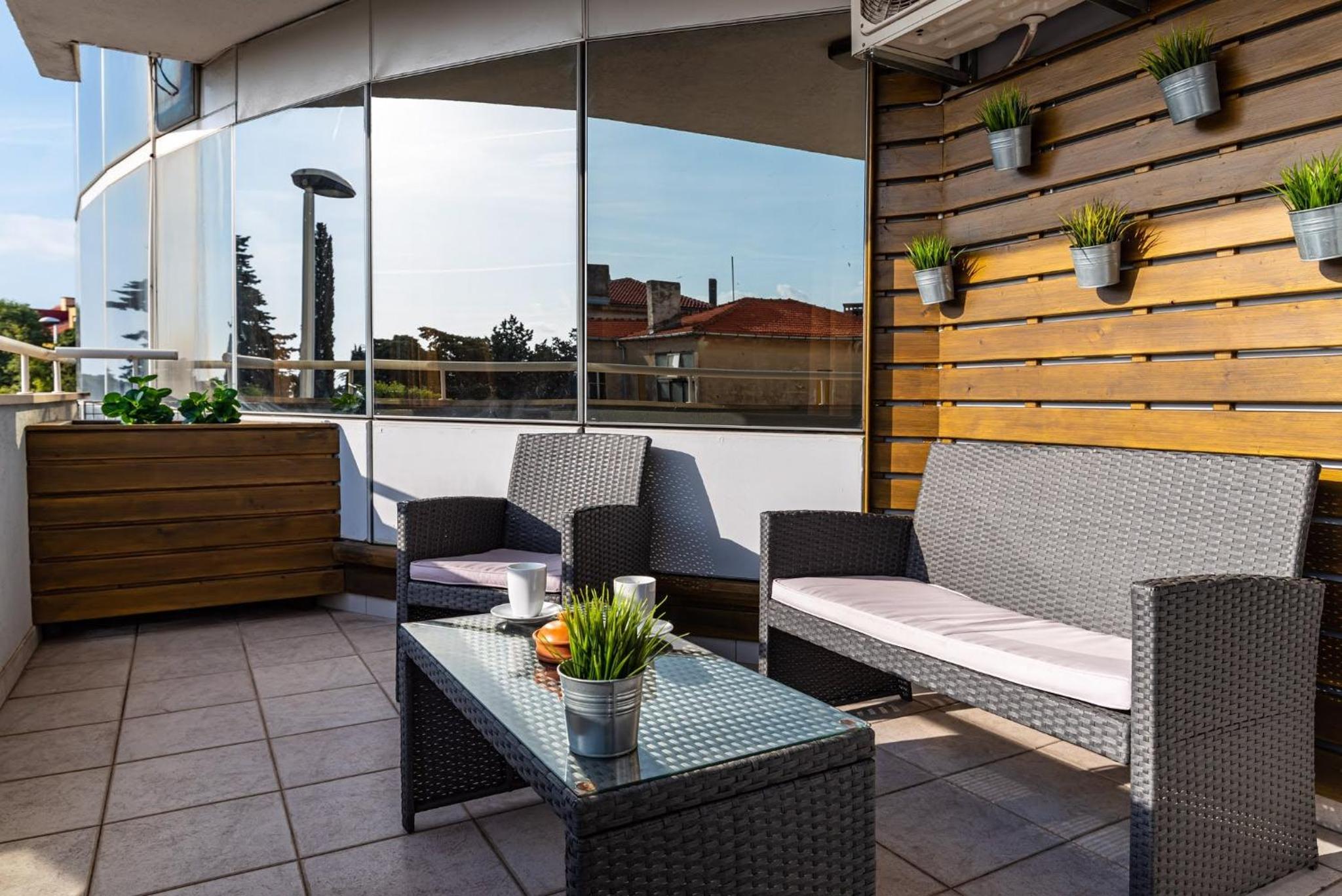 Apartment with Terrace - Photo 7