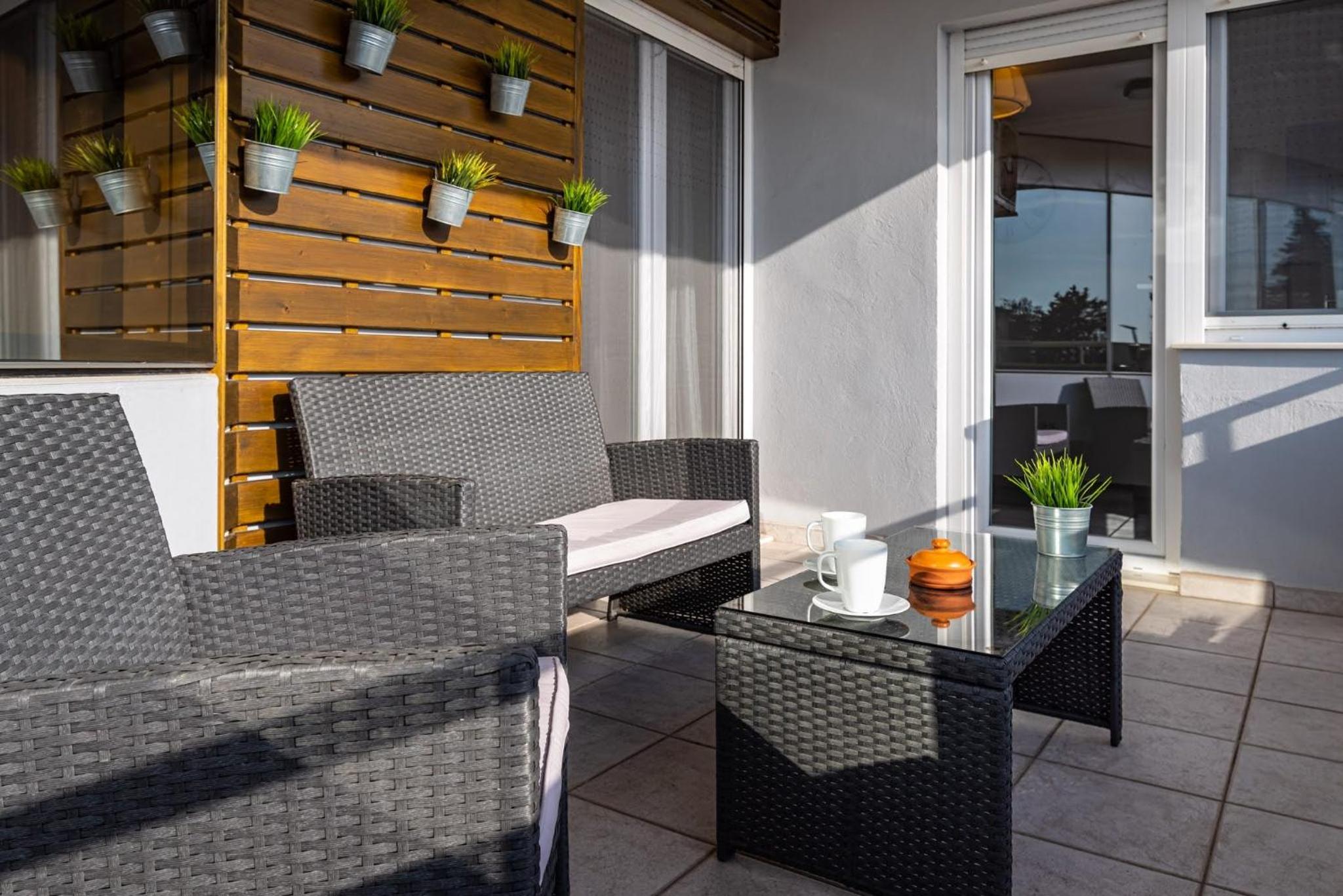 Apartment with Terrace - Photo 8
