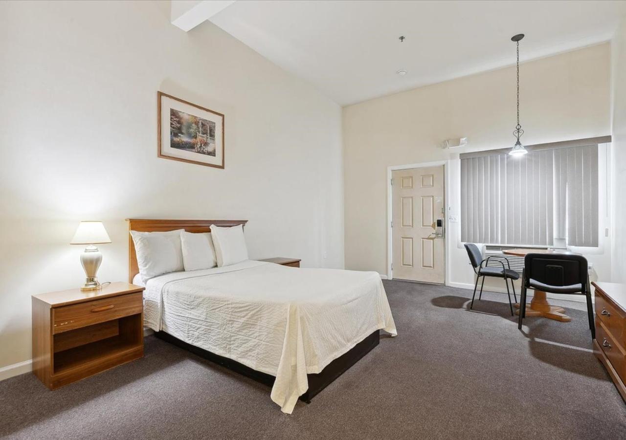 Queen Room photo 1