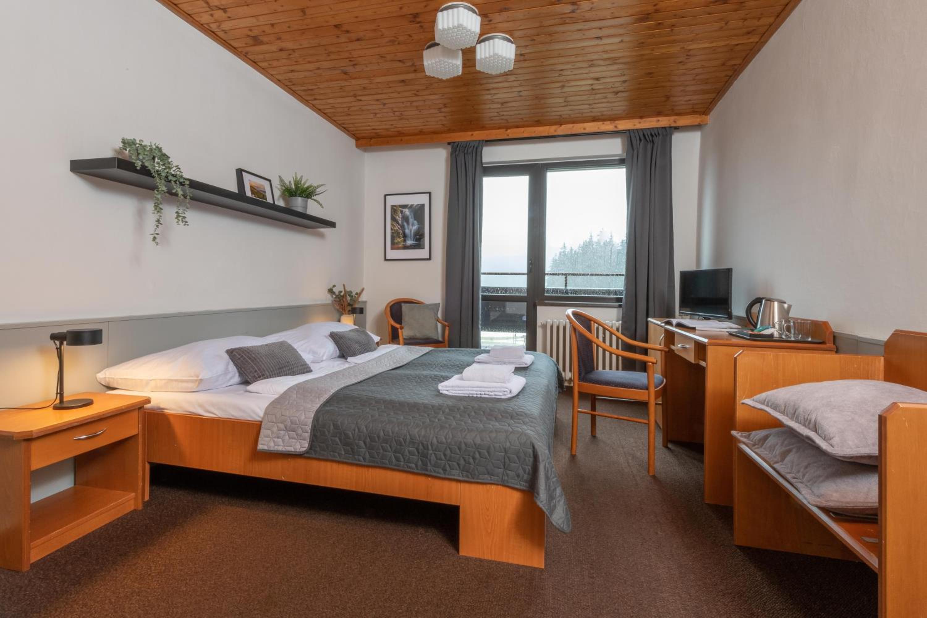 Double or Twin Room with Balcony photo 1