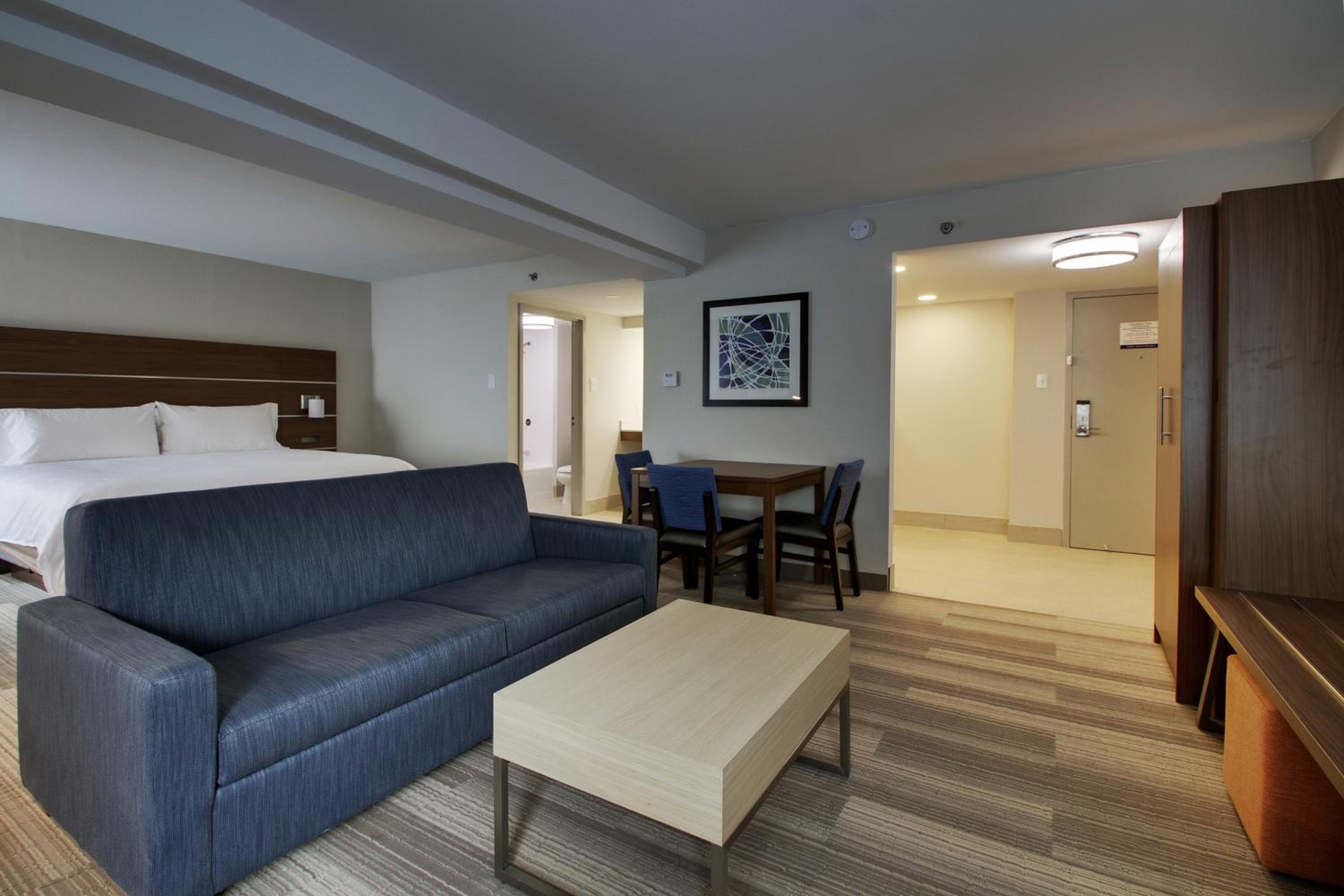 King Suite - Photo 3
