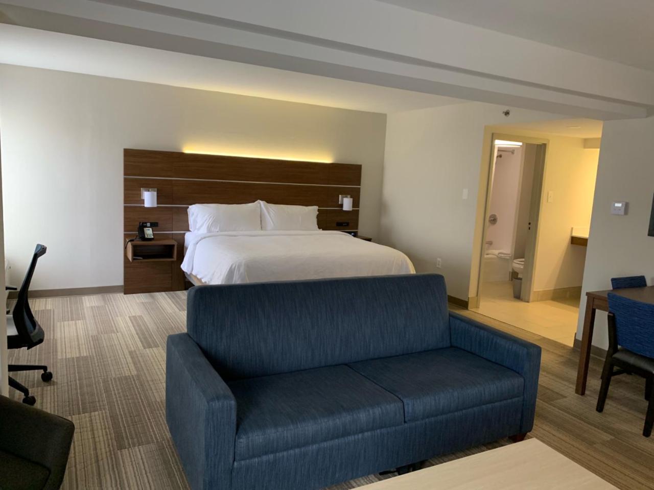 King Suite - Photo 2