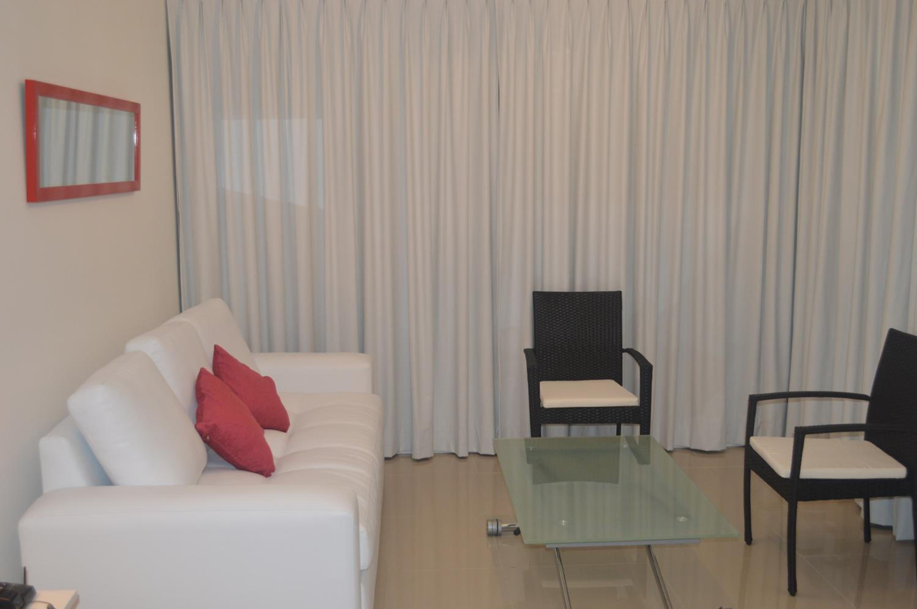 Studio Apartment with Spa Bath photo 1