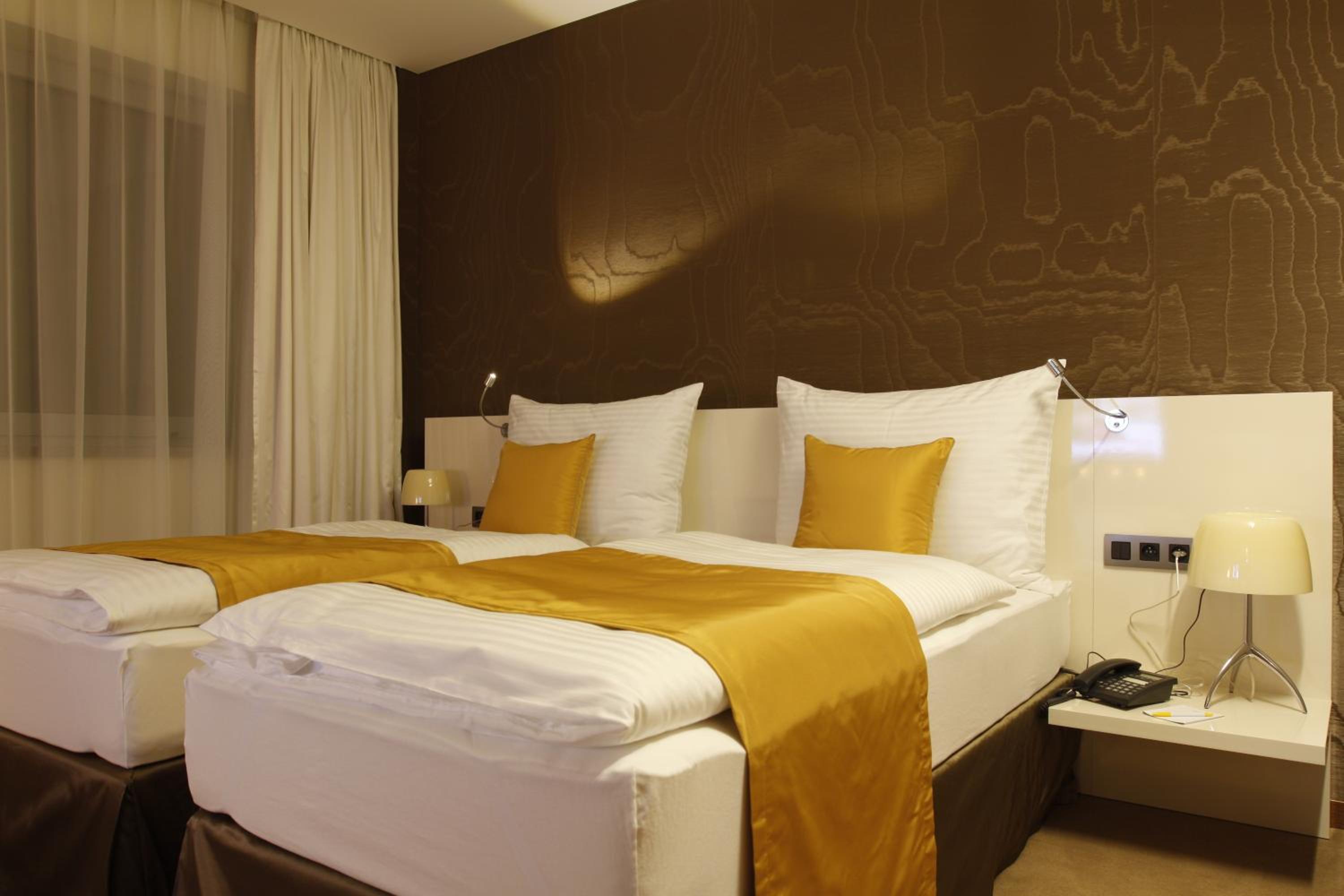 Twin Room - Photo 1