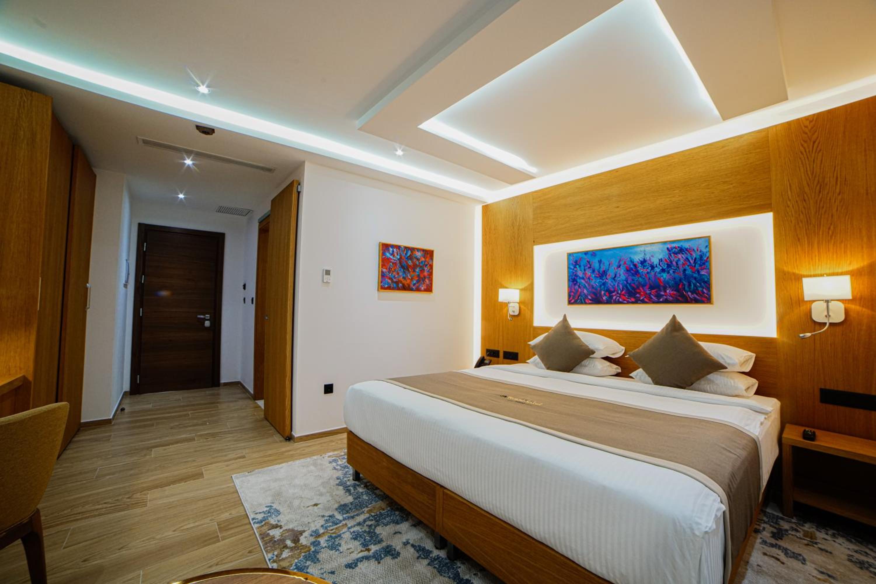 Deluxe Double Room (1 adult + 1 child)