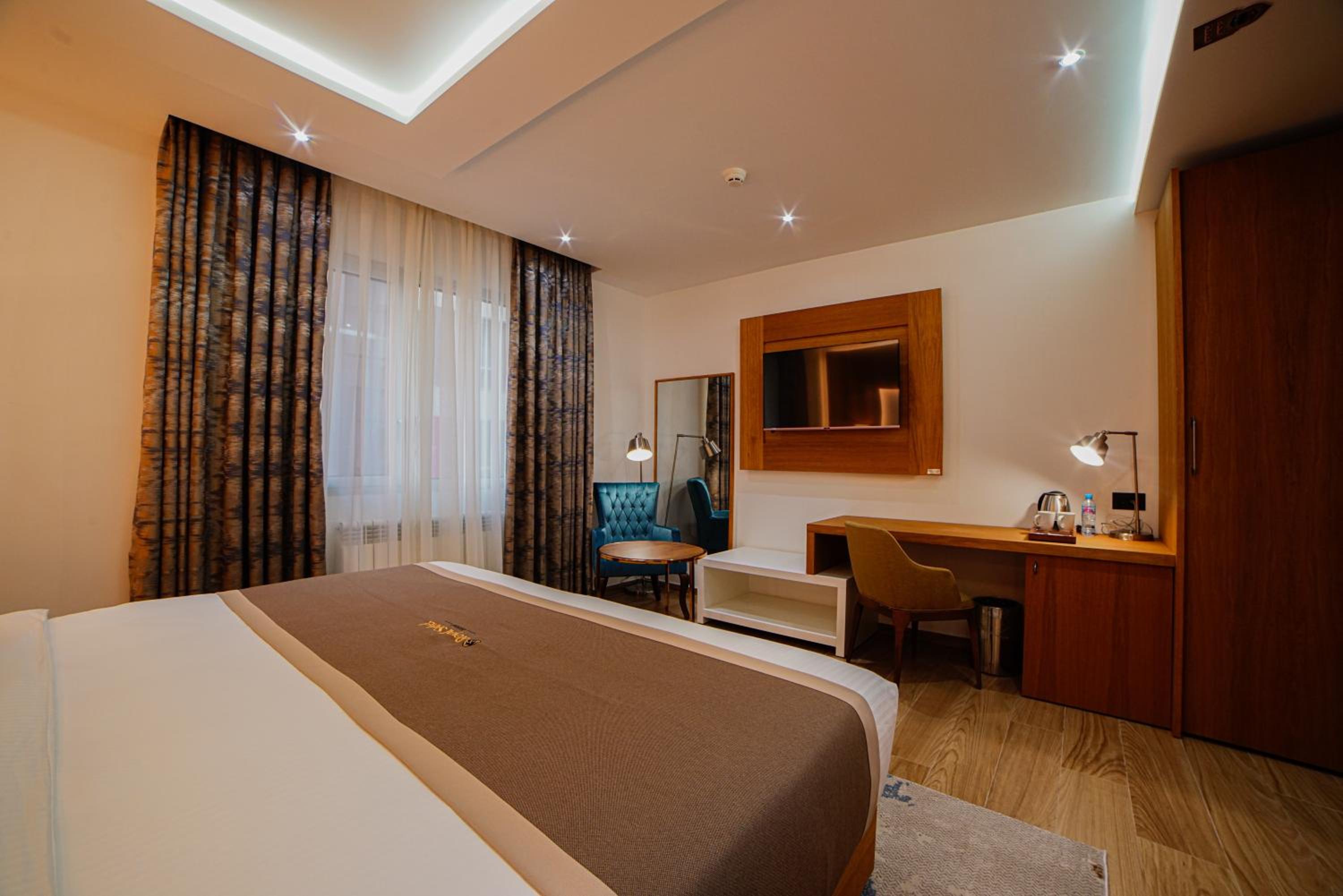 Deluxe Double Room (1 adult + 1 child) photo 2