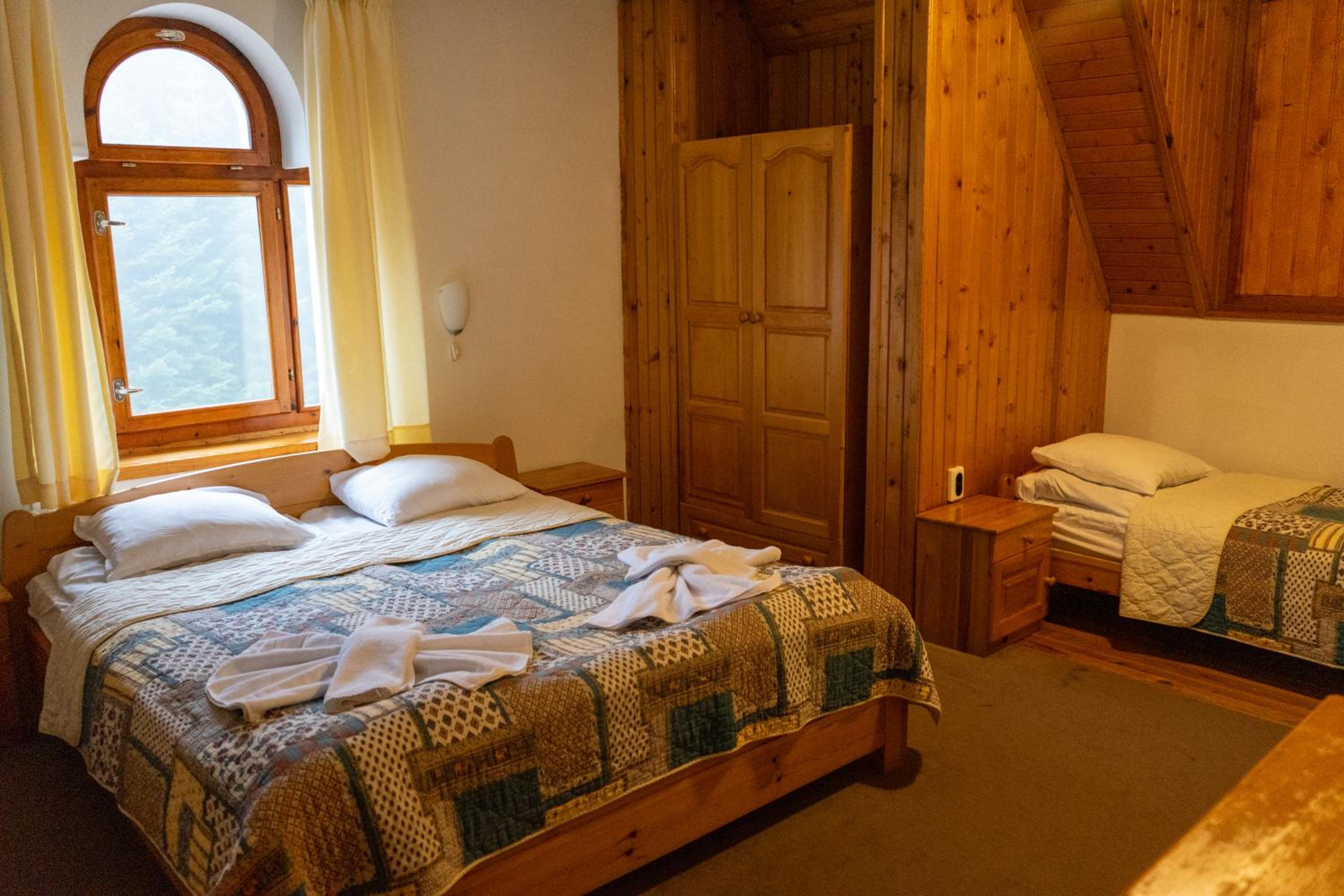 Double or Twin Room - Photo 4