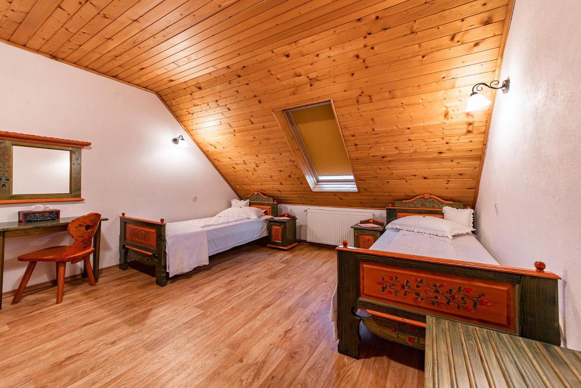 Deluxe Twin Room - Photo 2