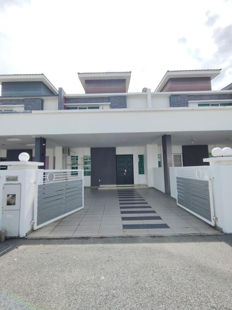 Villa photo 1
