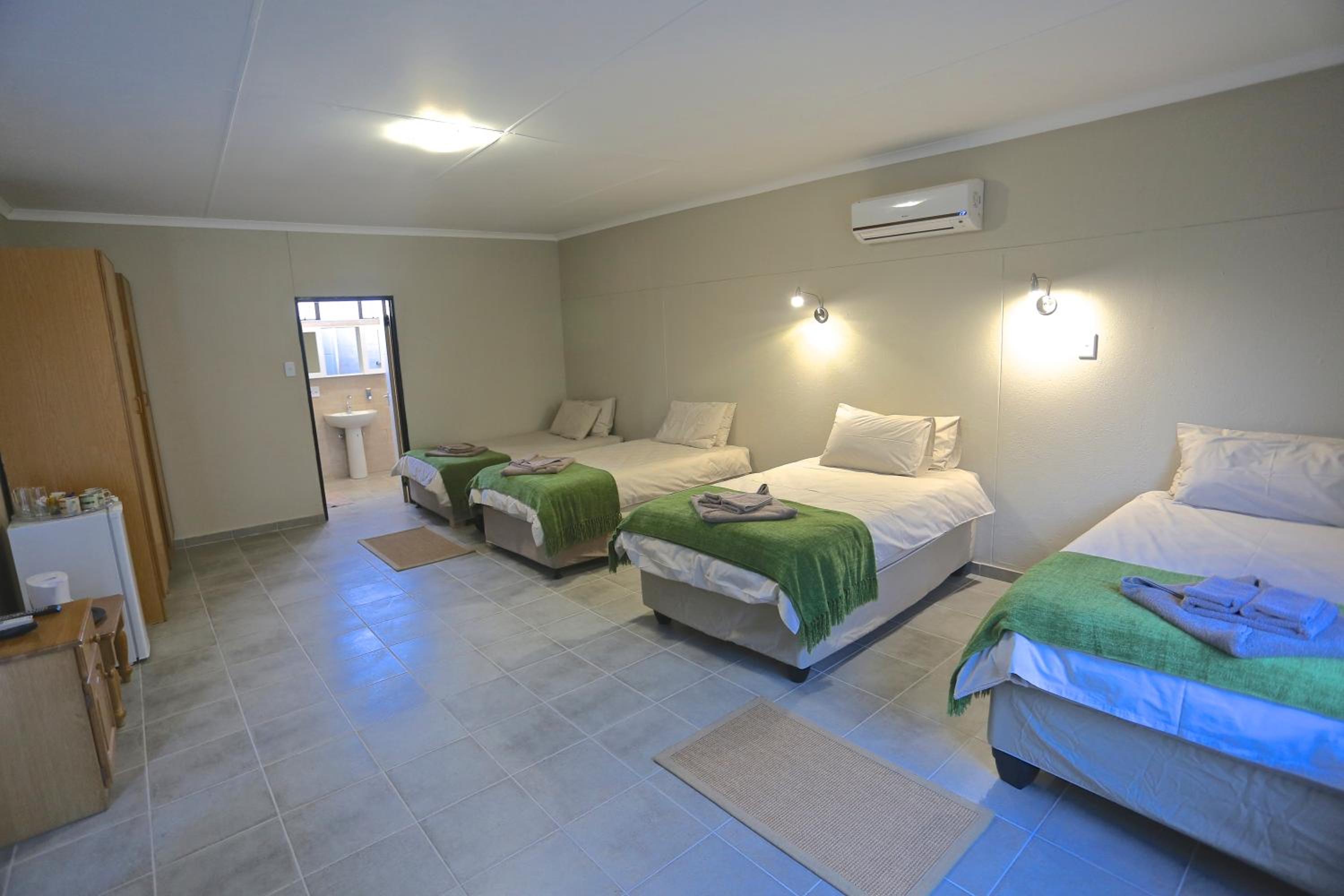 Deluxe Family Room photo 3