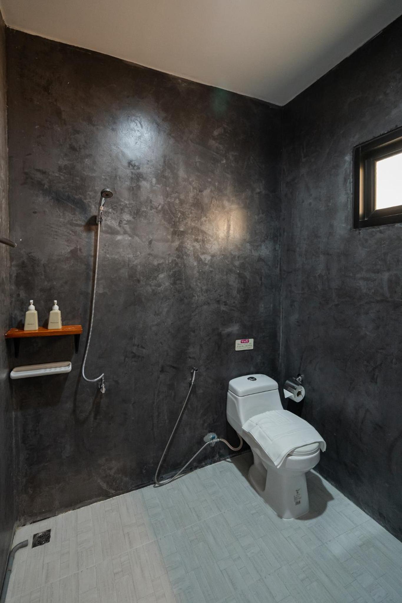 Double Room with Balcony - Photo 4