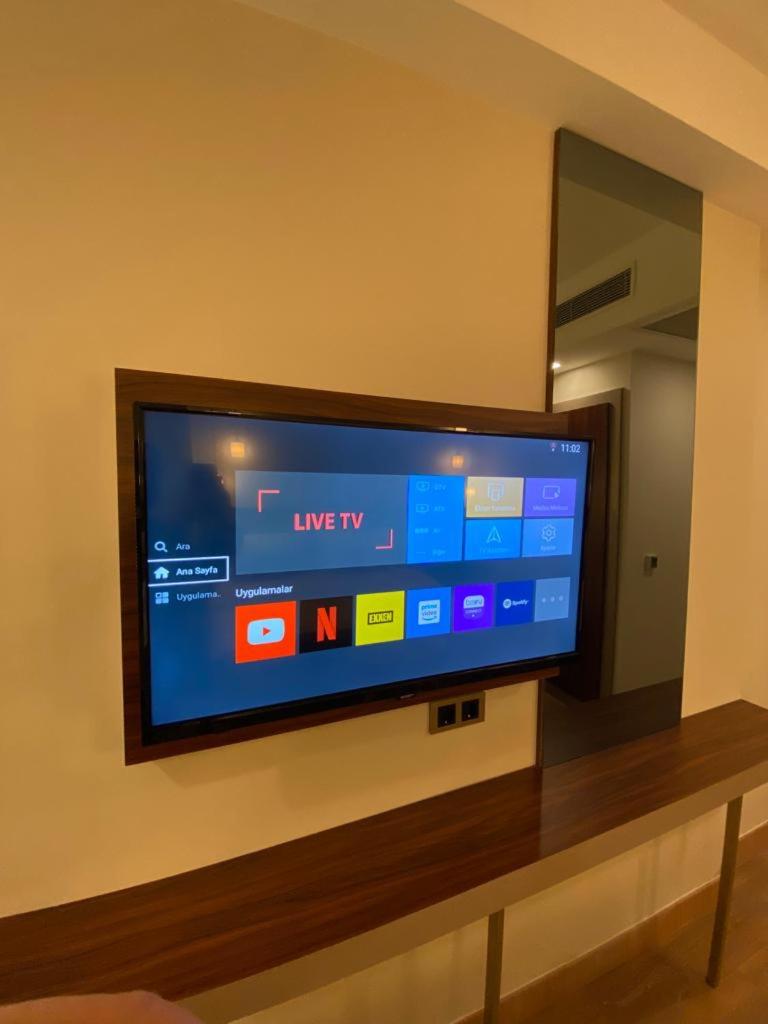Family Room photo 3