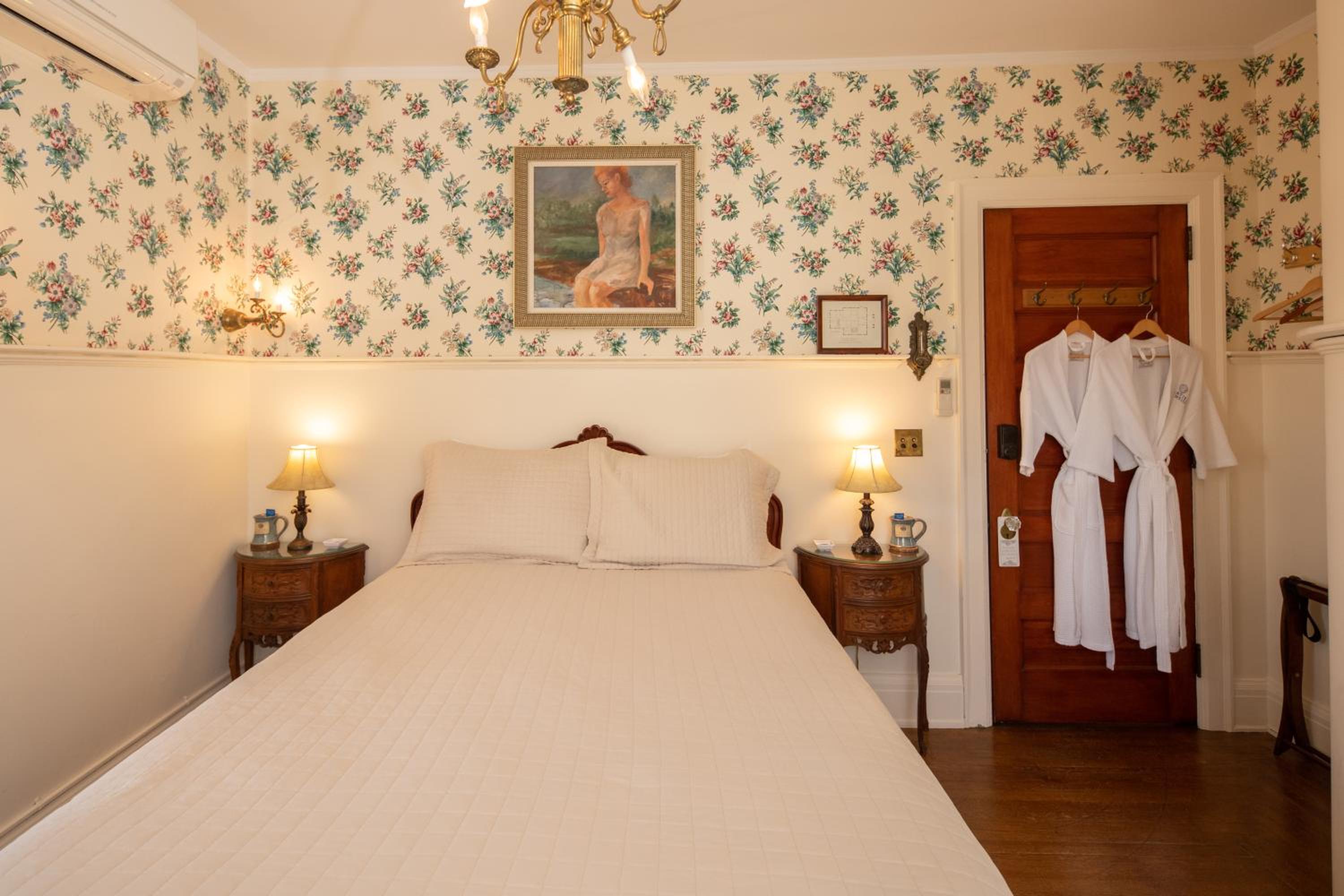Deluxe Queen Room photo 2