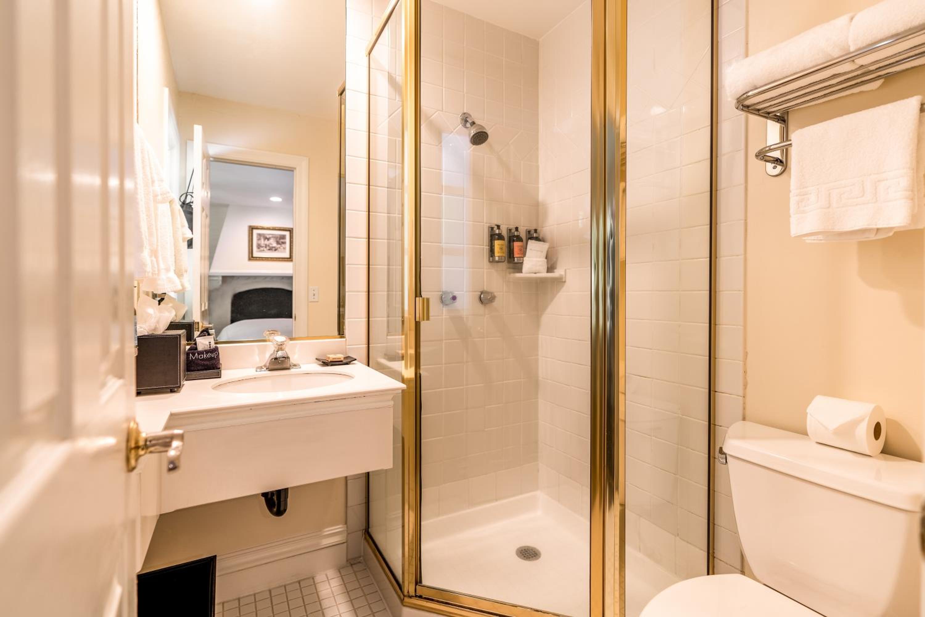 Standard Queen Room - Photo 4