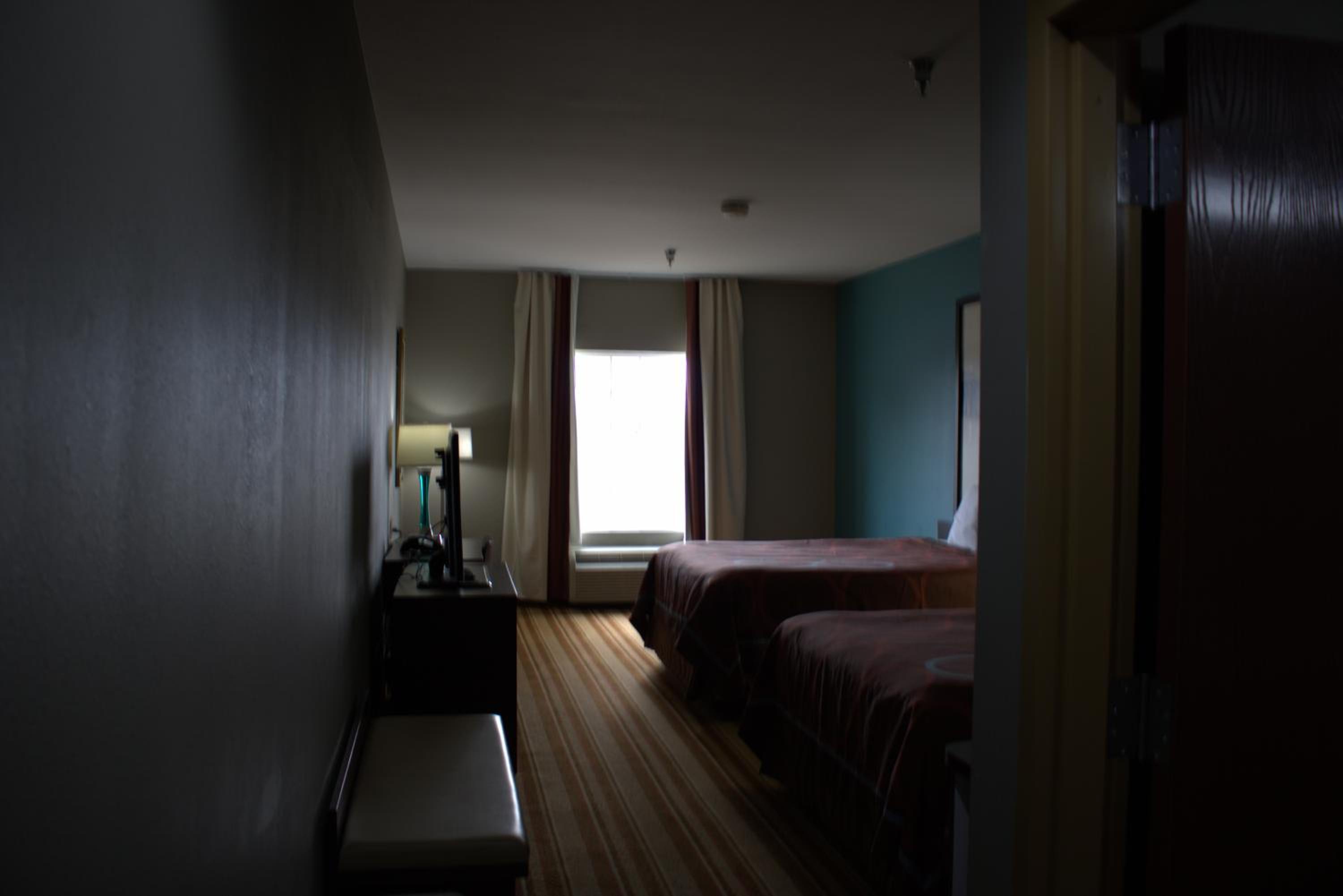 Queen Room with Two Queen Beds - Smoking photo 1