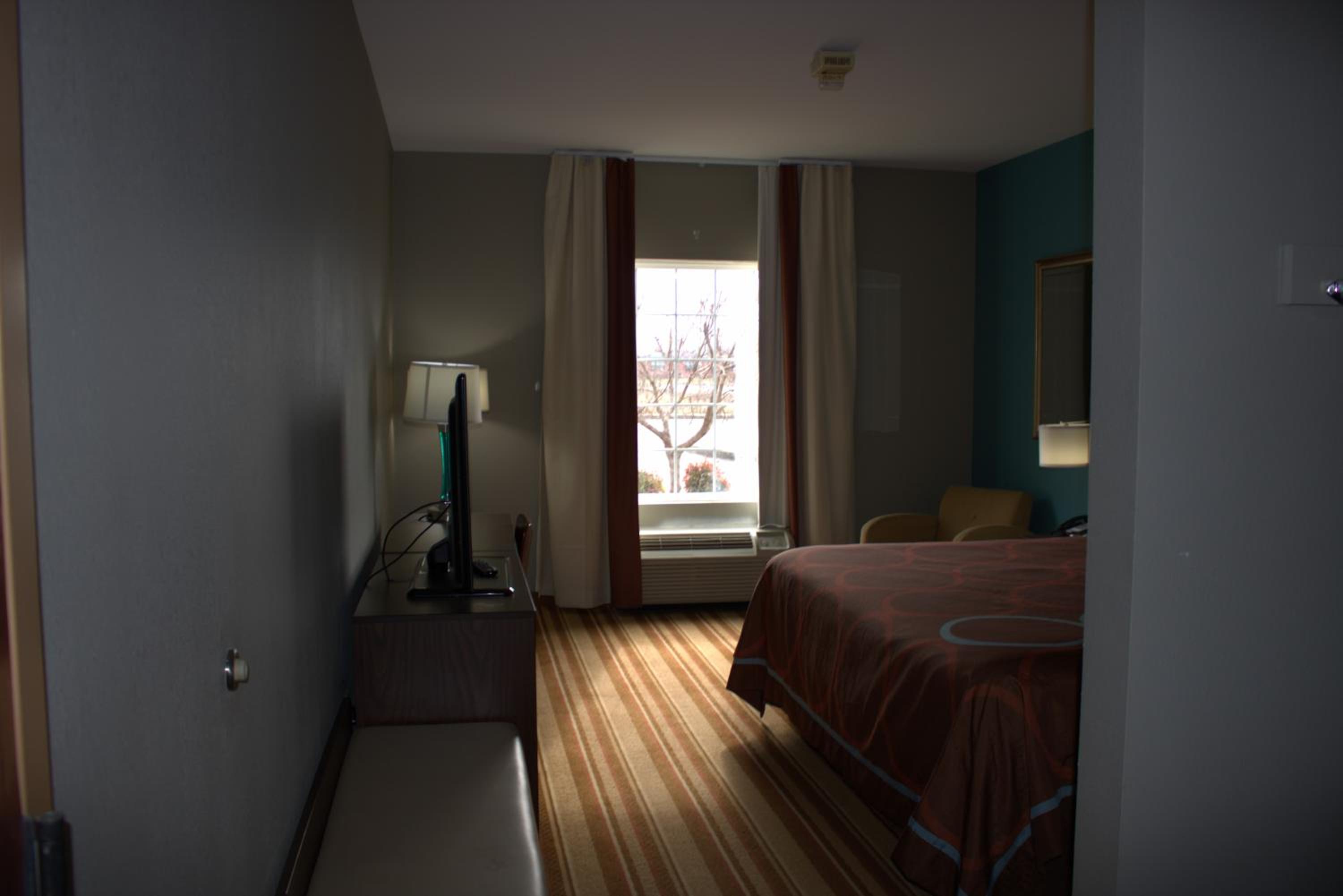 King Room - Non-Smoking photo 2