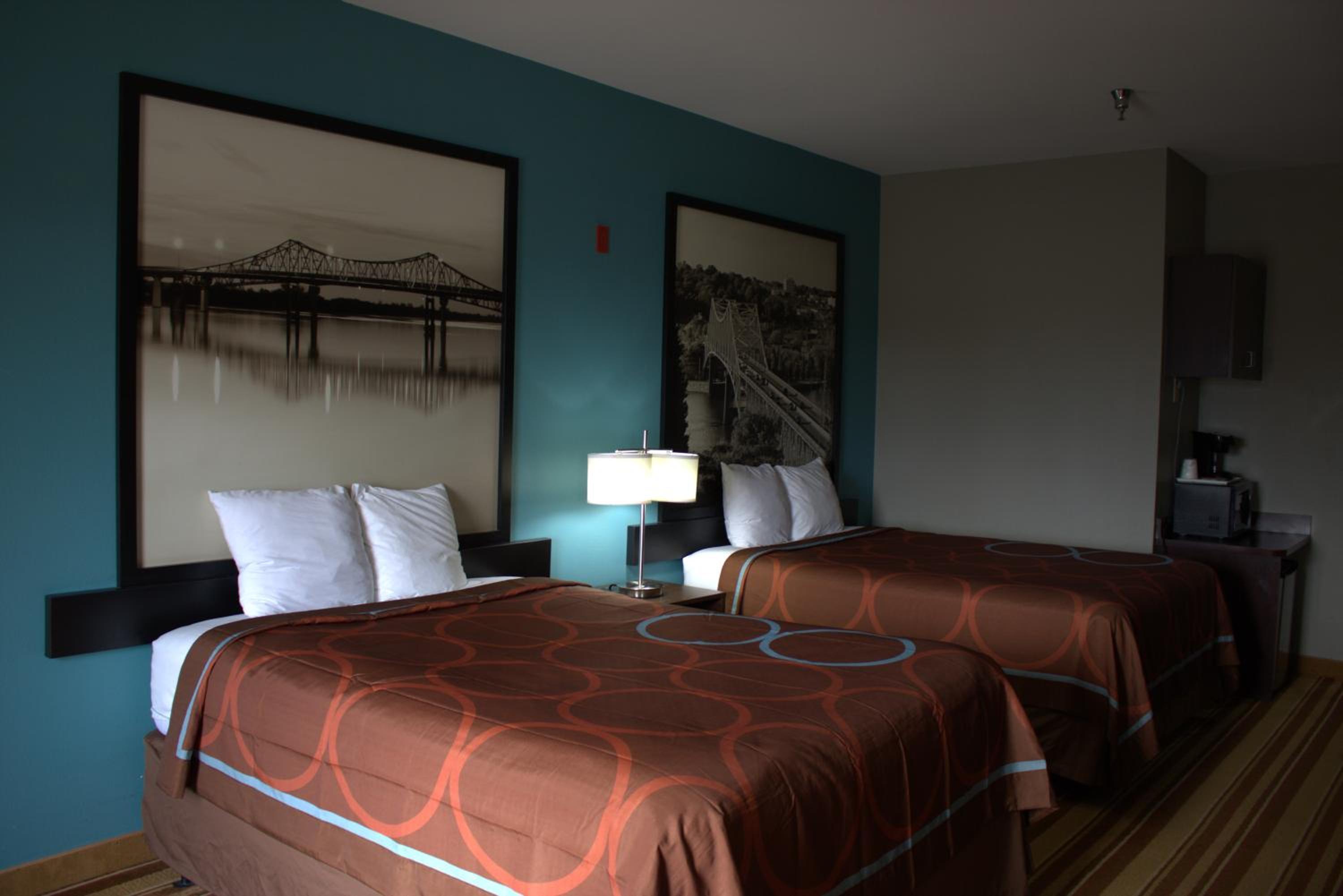 Queen Room with Two Queen Beds - Smoking photo 2