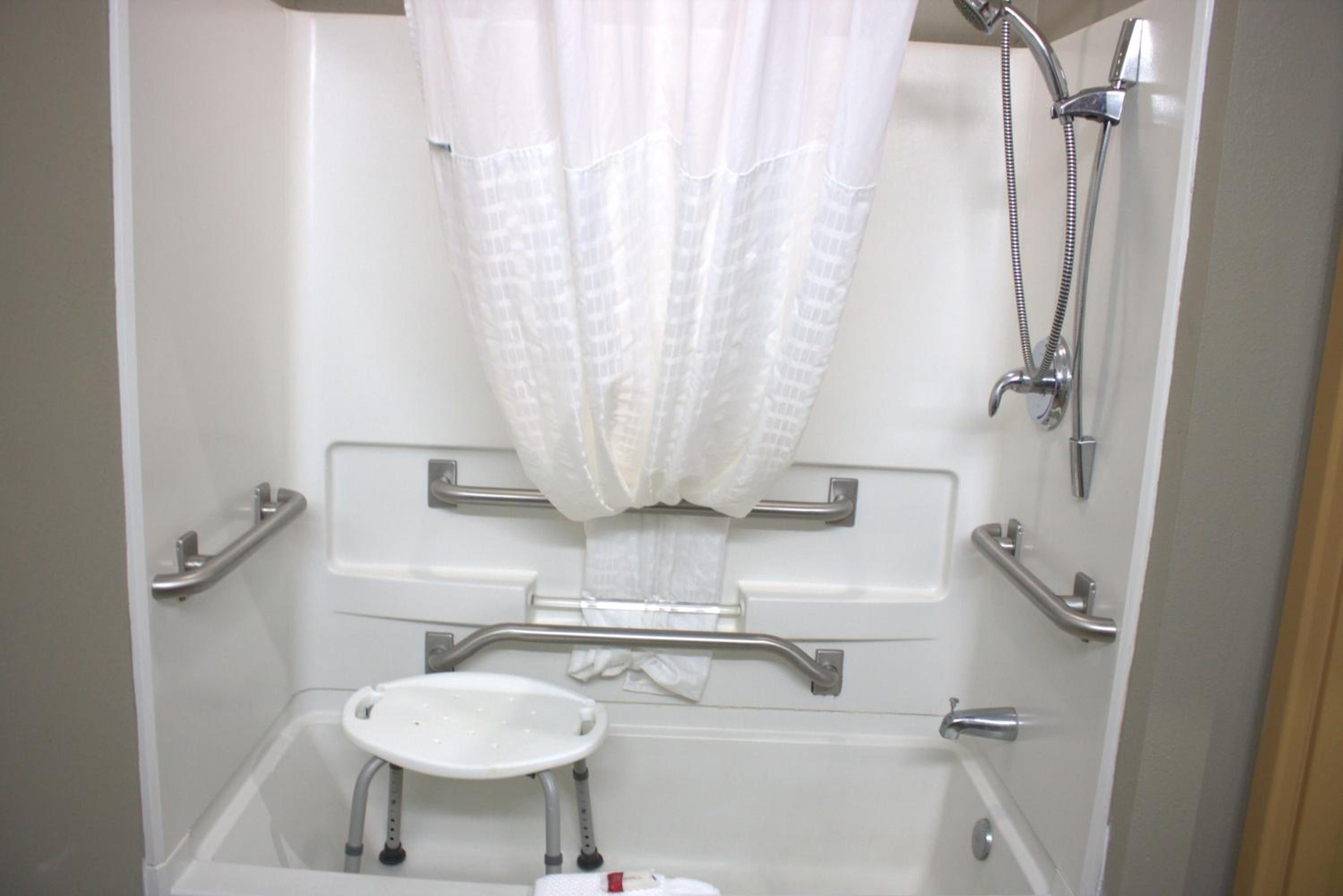 Queen Room - Disability Access - Non-Smoking photo 2