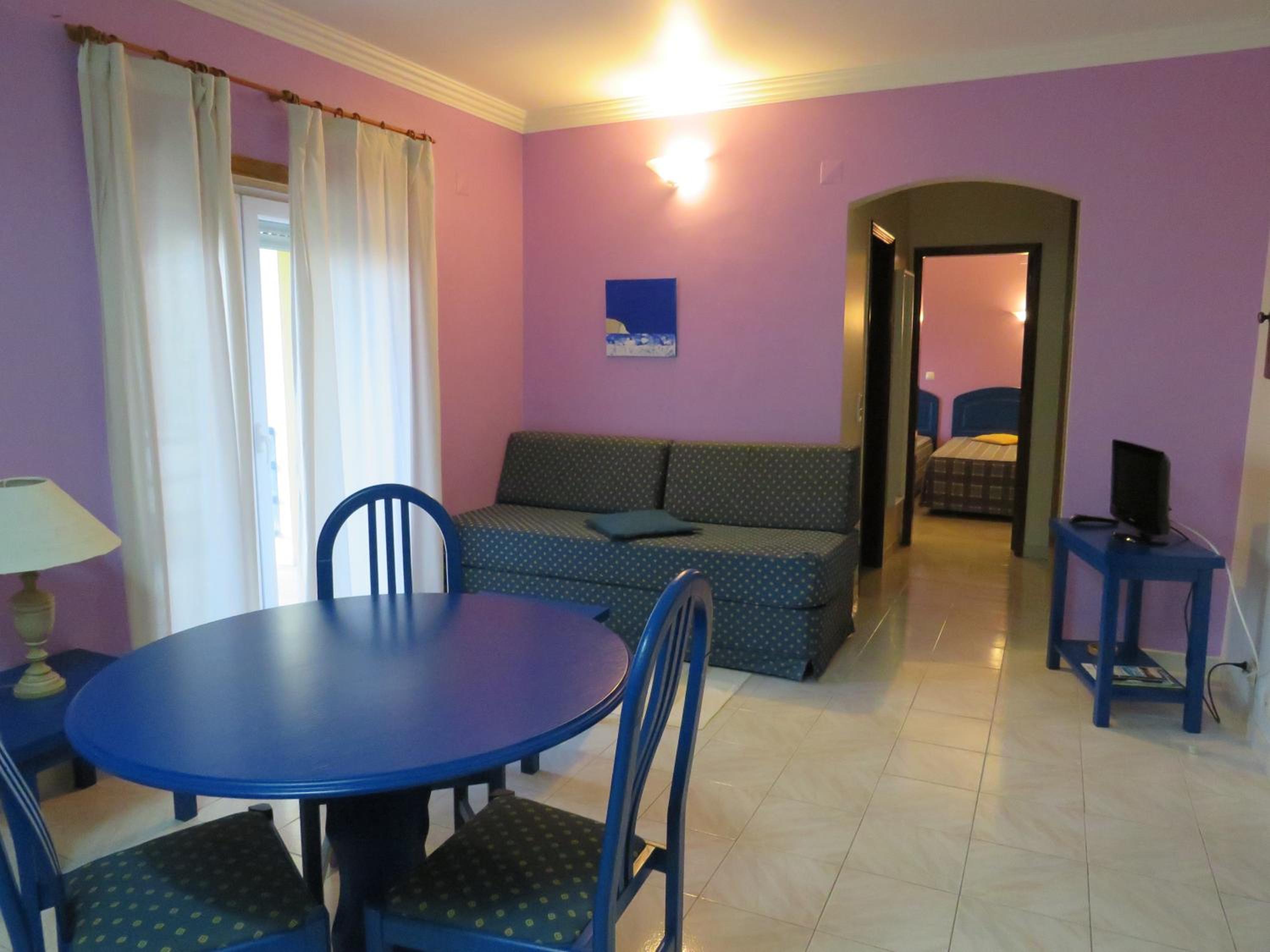 Small One-Bedroom Apartment with Sea View - Photo 1