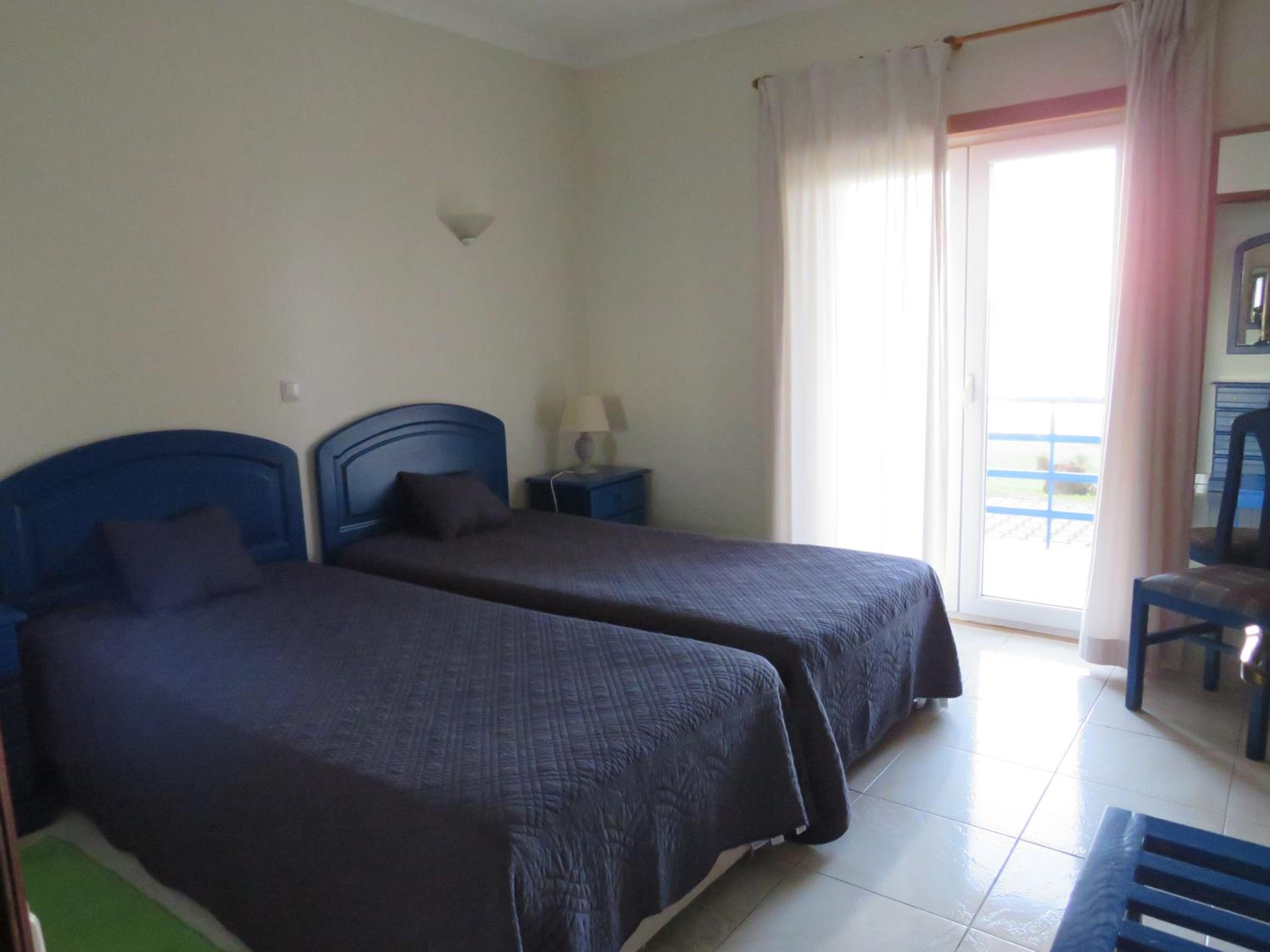 One-Bedroom Apartment with Sea View - Photo 44