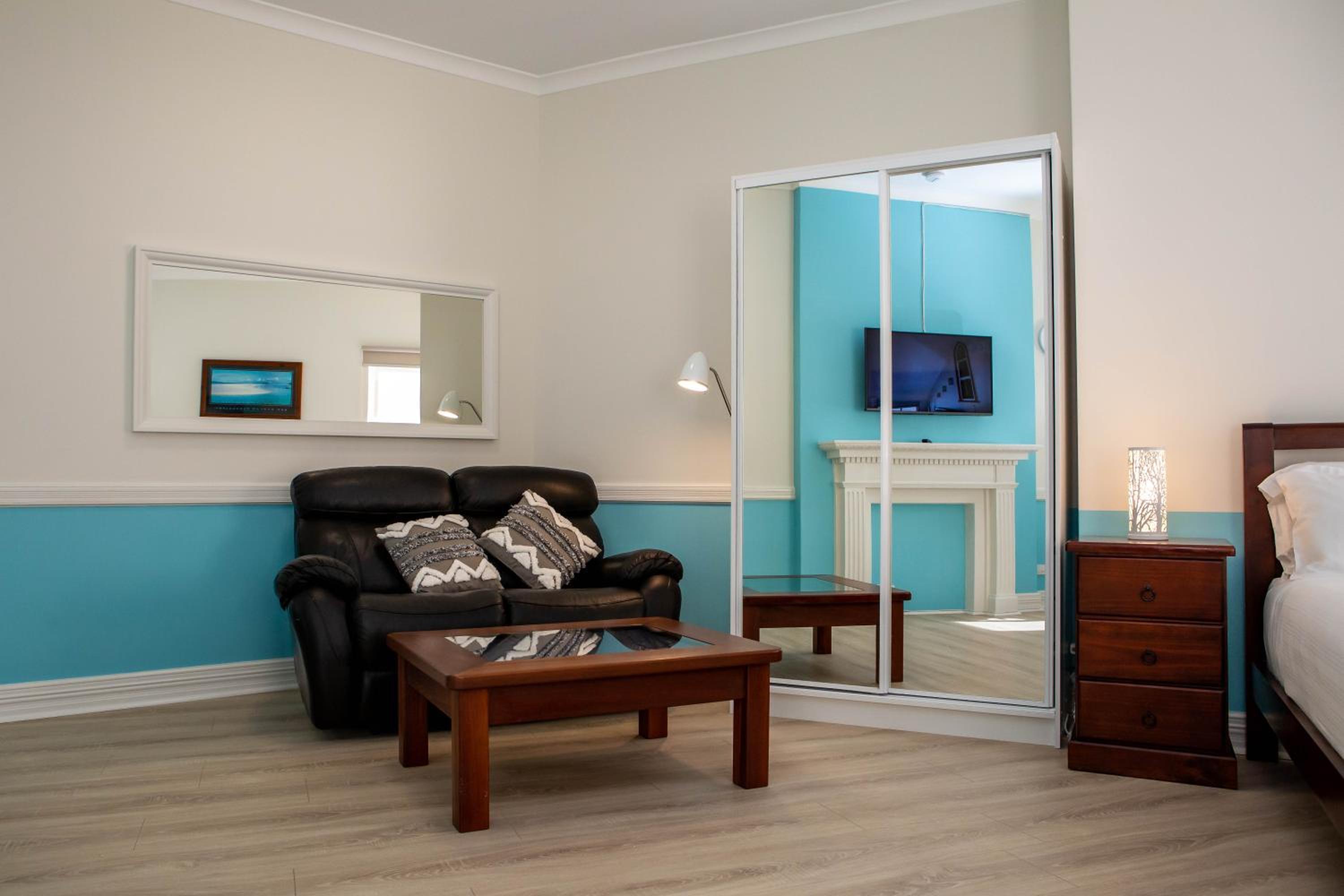 Studio Apartment photo 2