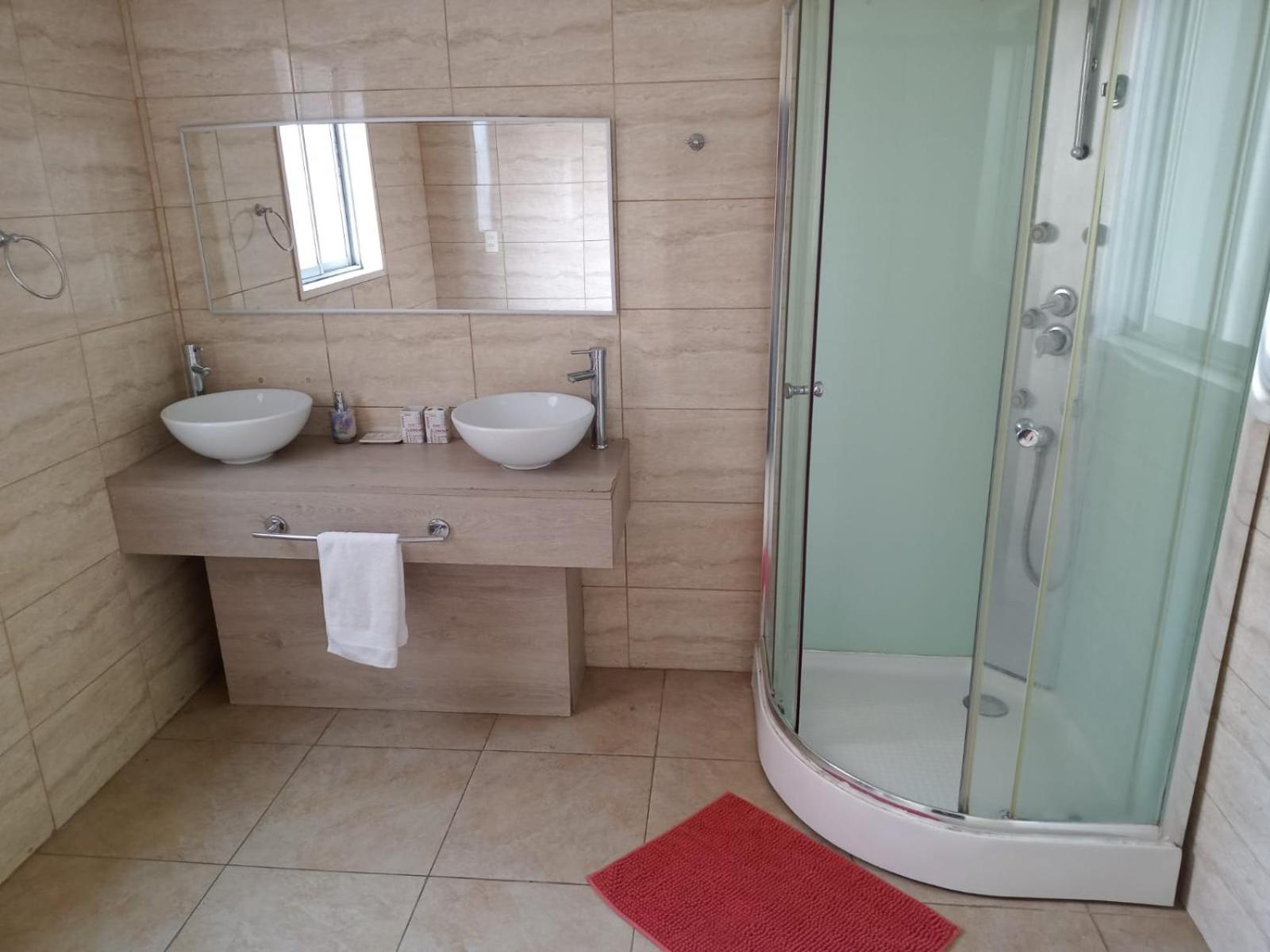 Quadruple Room with Private Bathroom photo 2