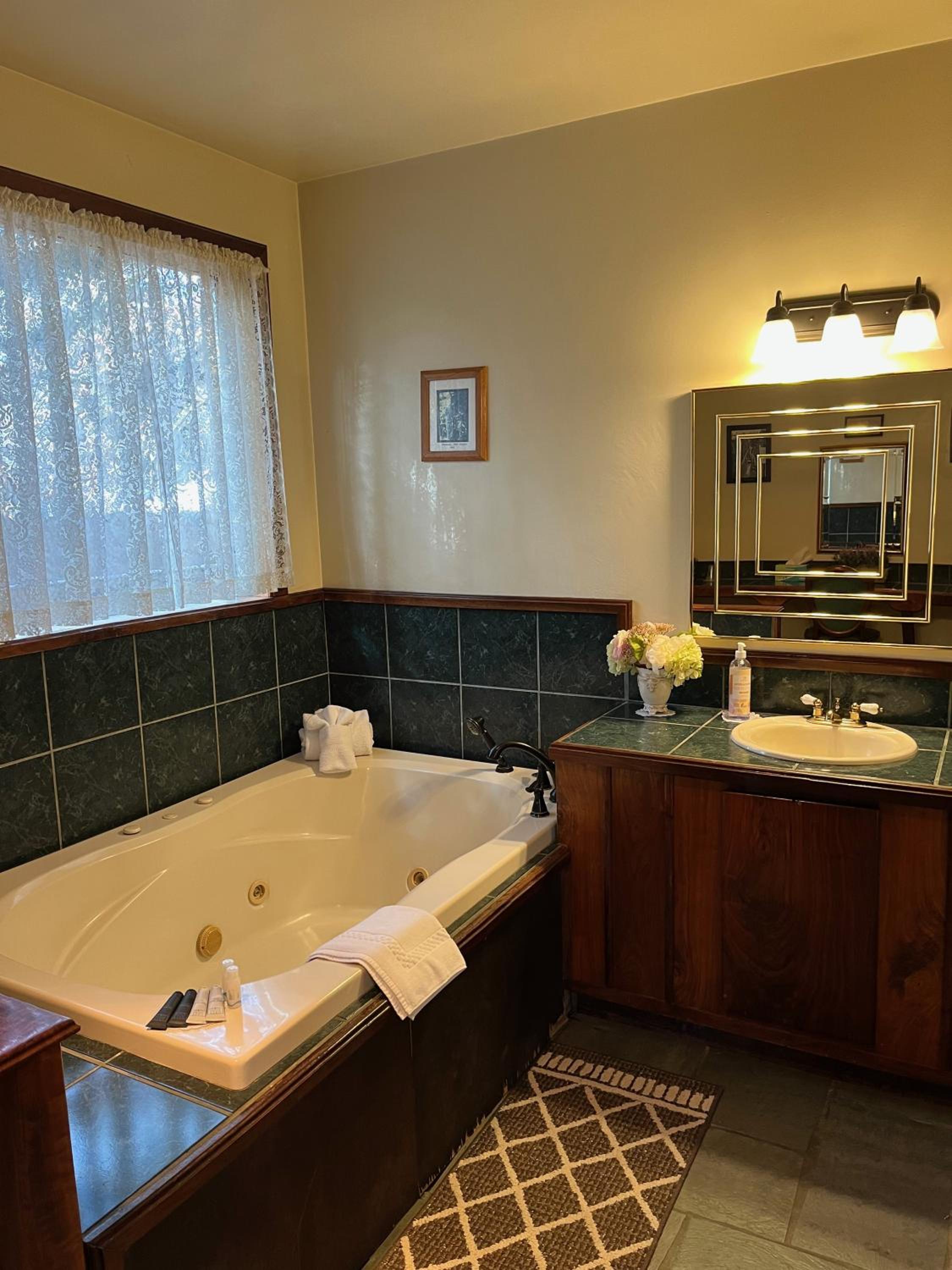 King Room with Balcony photo 2