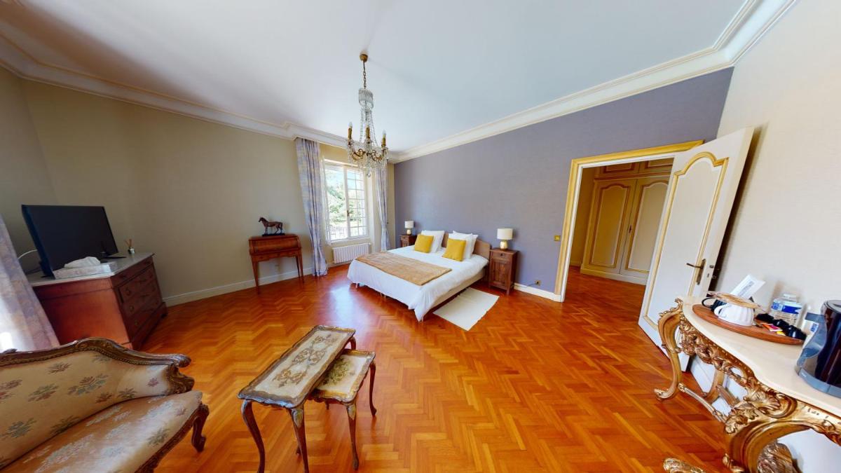 Deluxe Suite with Spa Bath - Photo 1