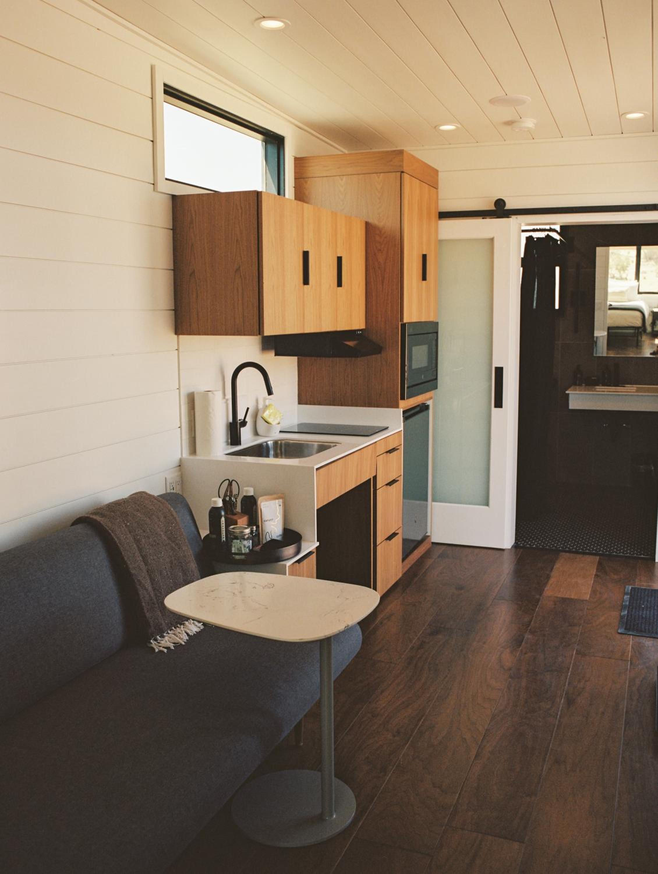 Accessible Suite - Photo 7