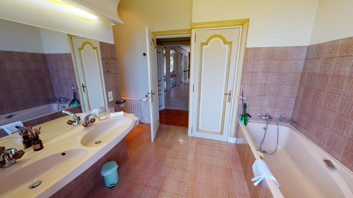 King Suite with Pool View - Photo 1