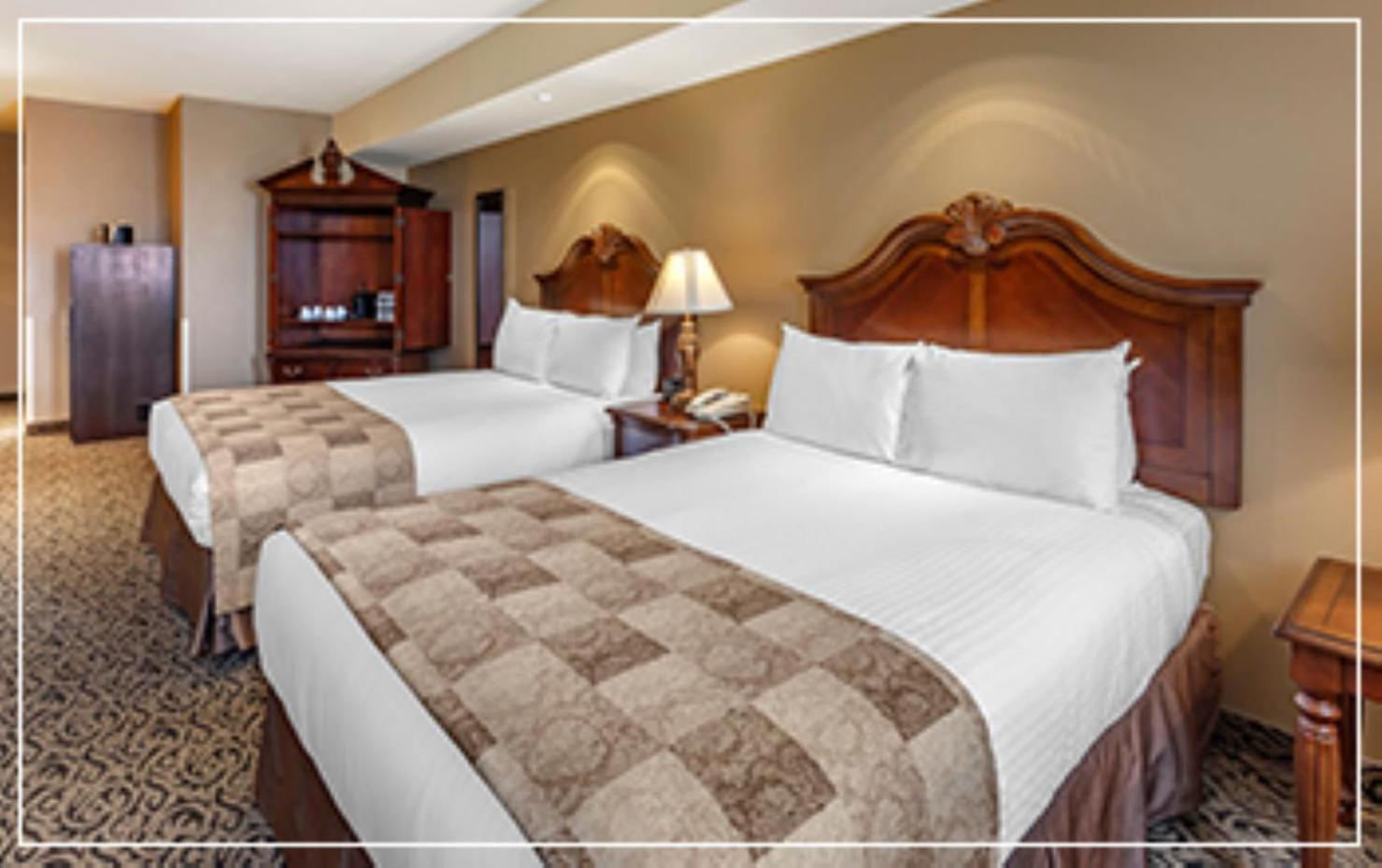Deluxe Room with Two Queen Beds - Non-Smoking - Photo 7