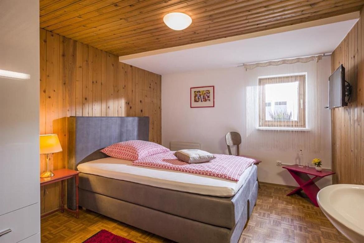 Budget Double Room with Shared Bathroom photo 2