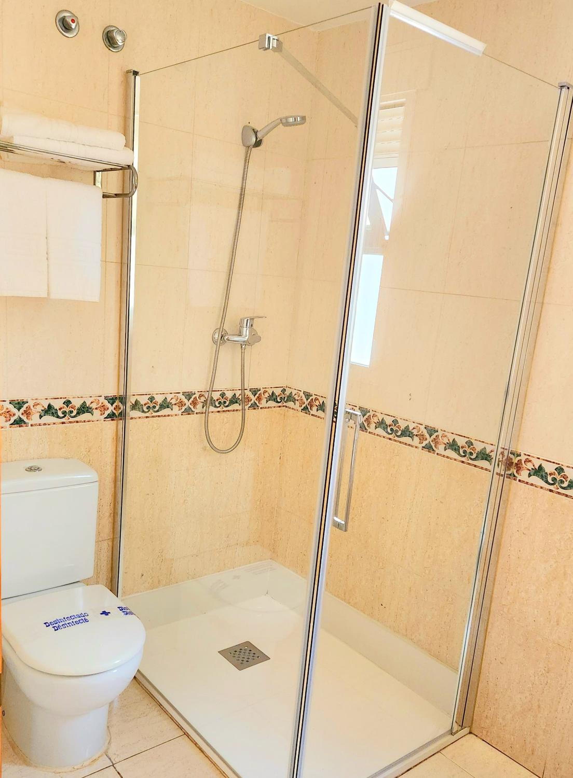 Standard Double Room - Photo 2