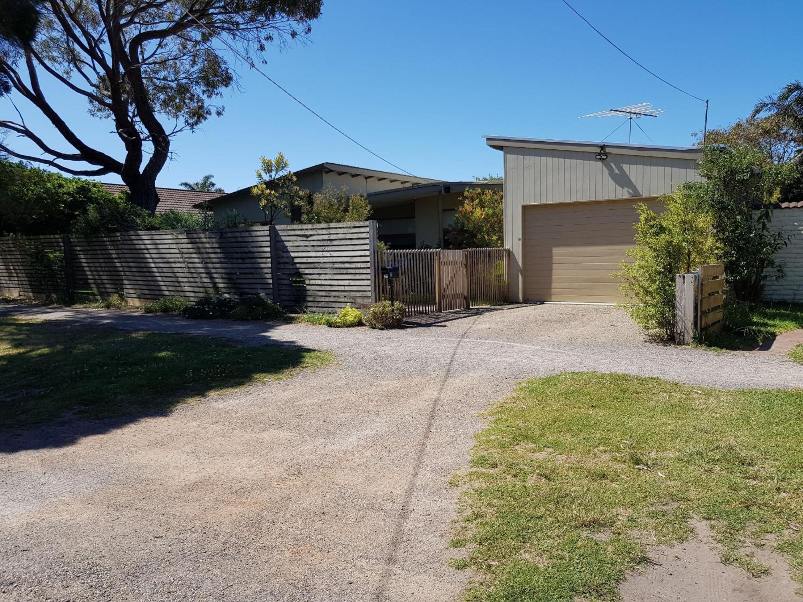 Three-Bedroom House photo 2