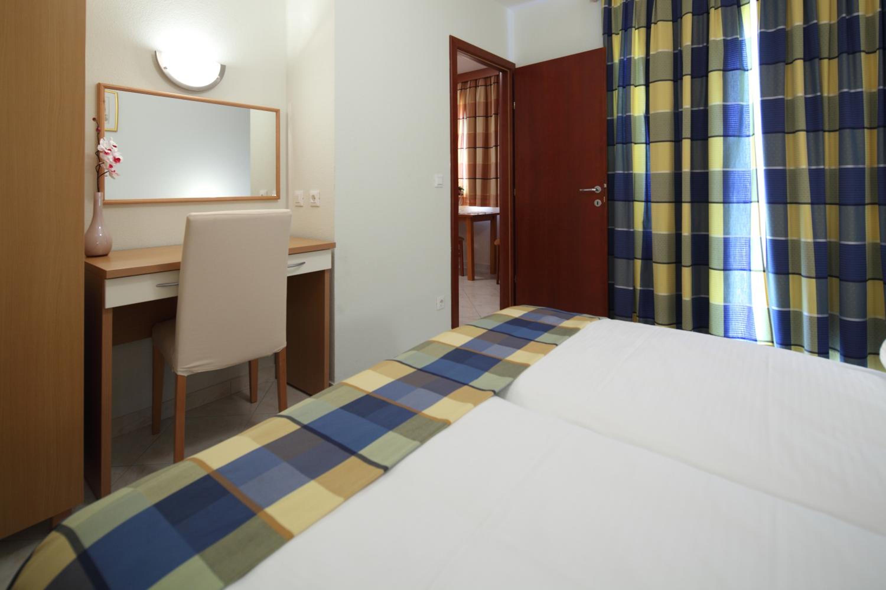 One-Bedroom Apartment - Photo 3