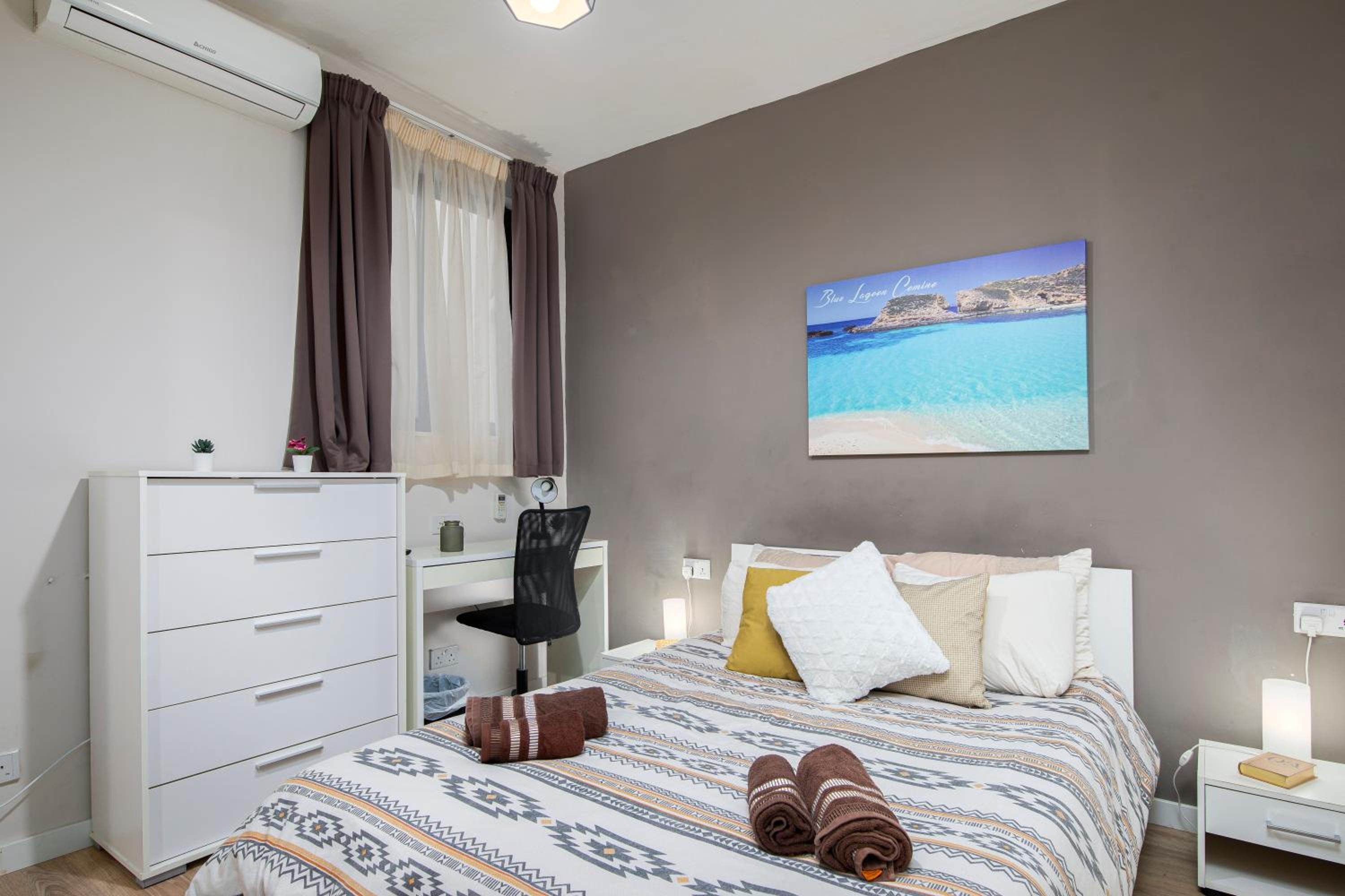 Double Room with Shared Bathroom photo 2