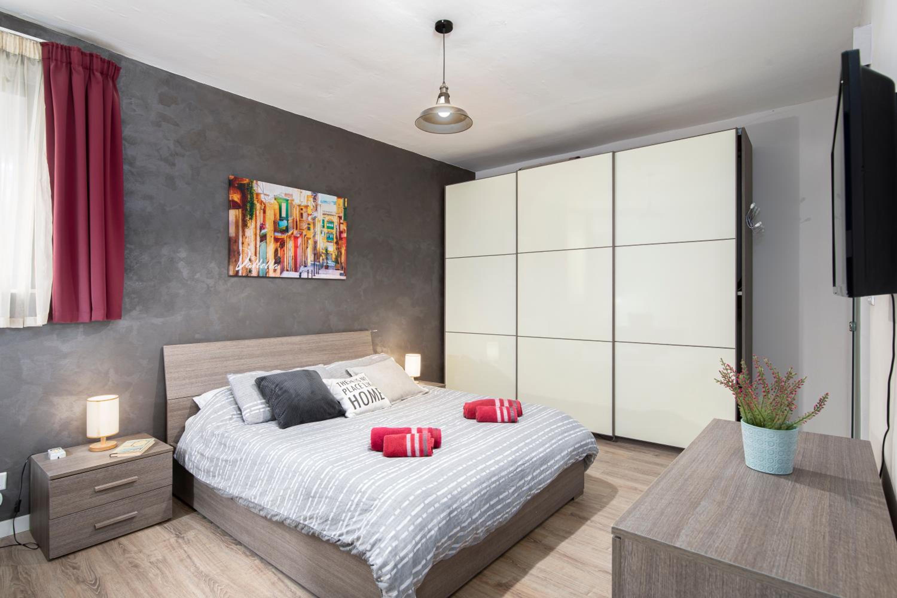 Deluxe Double Room with Private Bathroom photo 1