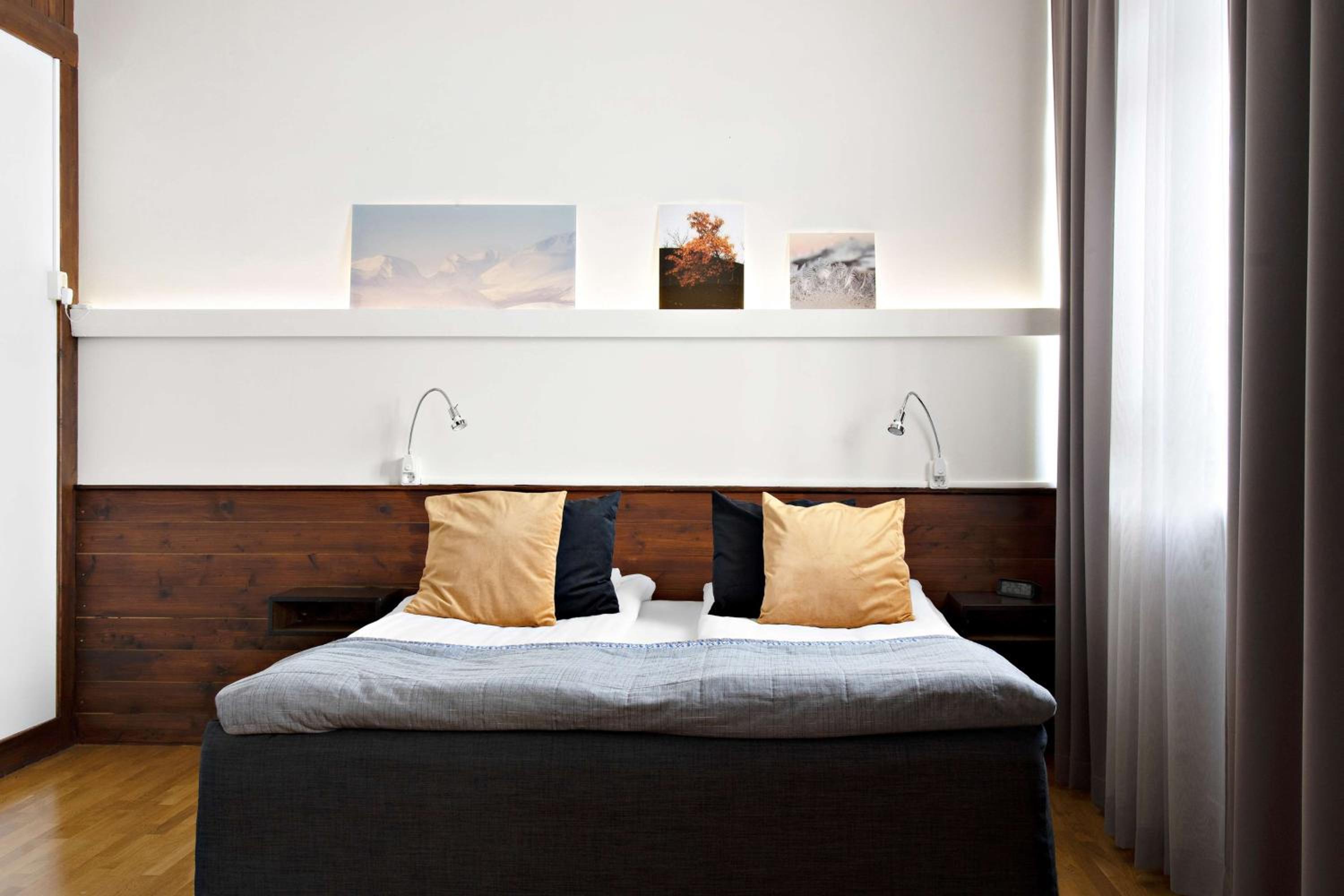 One-Bedroom Executive King Suite with Sofa Bed - Non-Smoking thumbnail 5