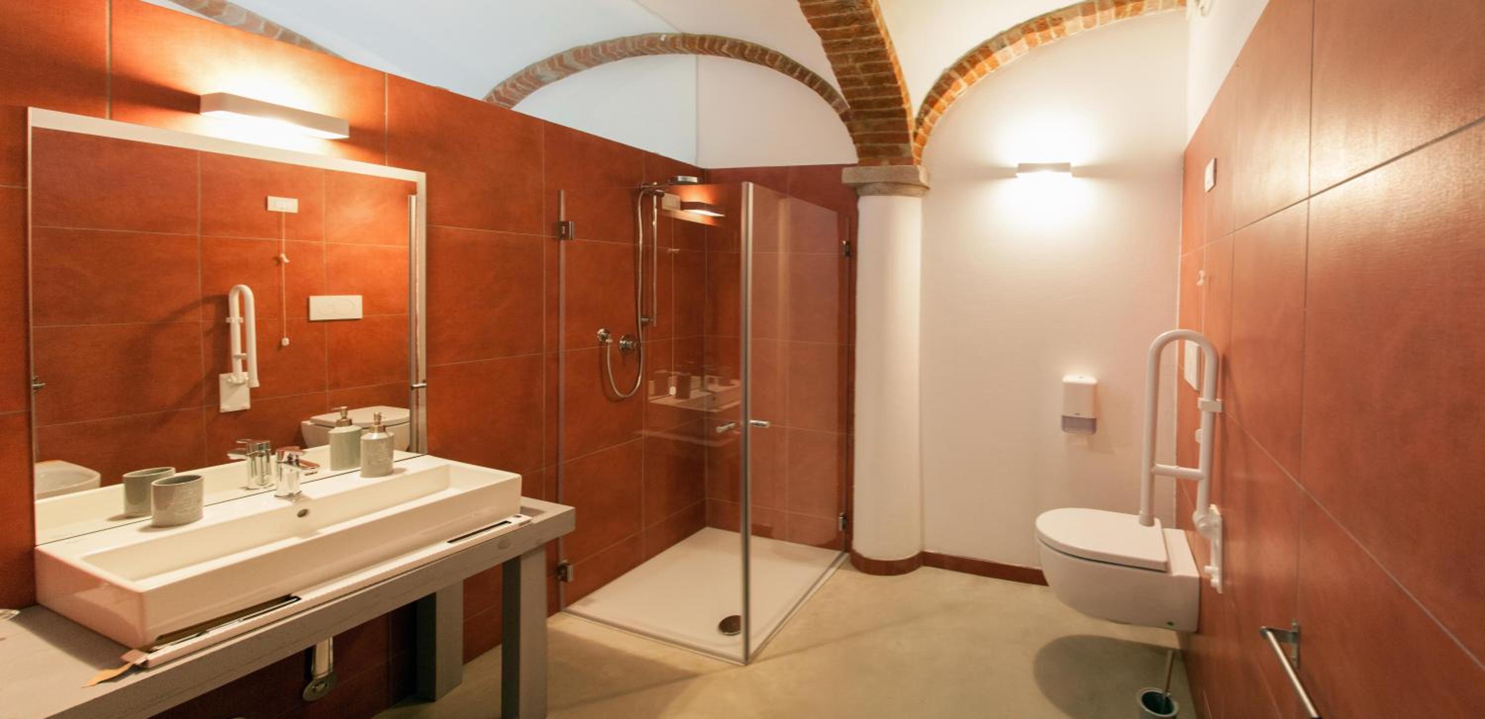 Double Room - Disability Access photo 3