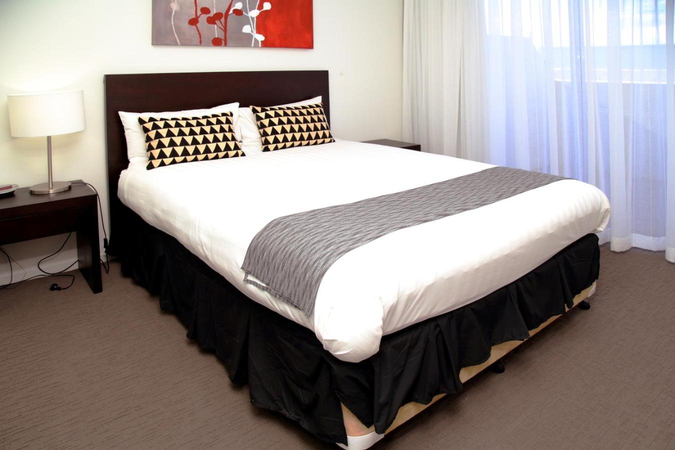 Three-Bedroom Apartment - Photo 9