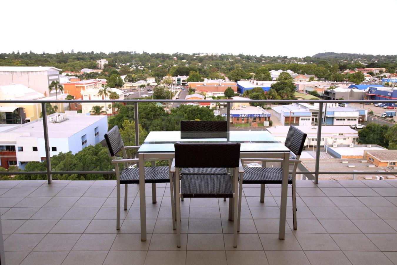 Three-Bedroom Apartment - Photo 11