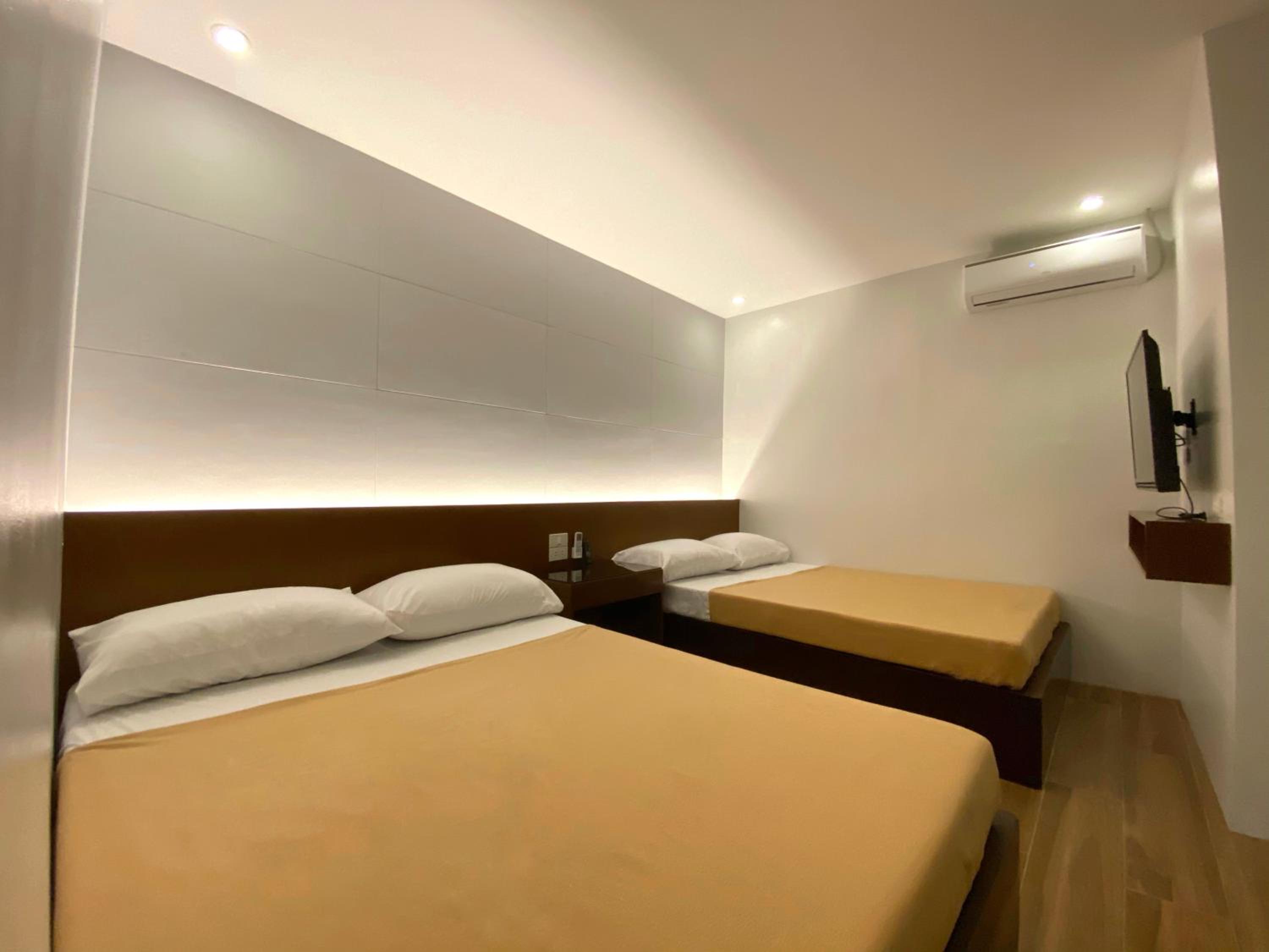 Quadruple Room - Photo 1