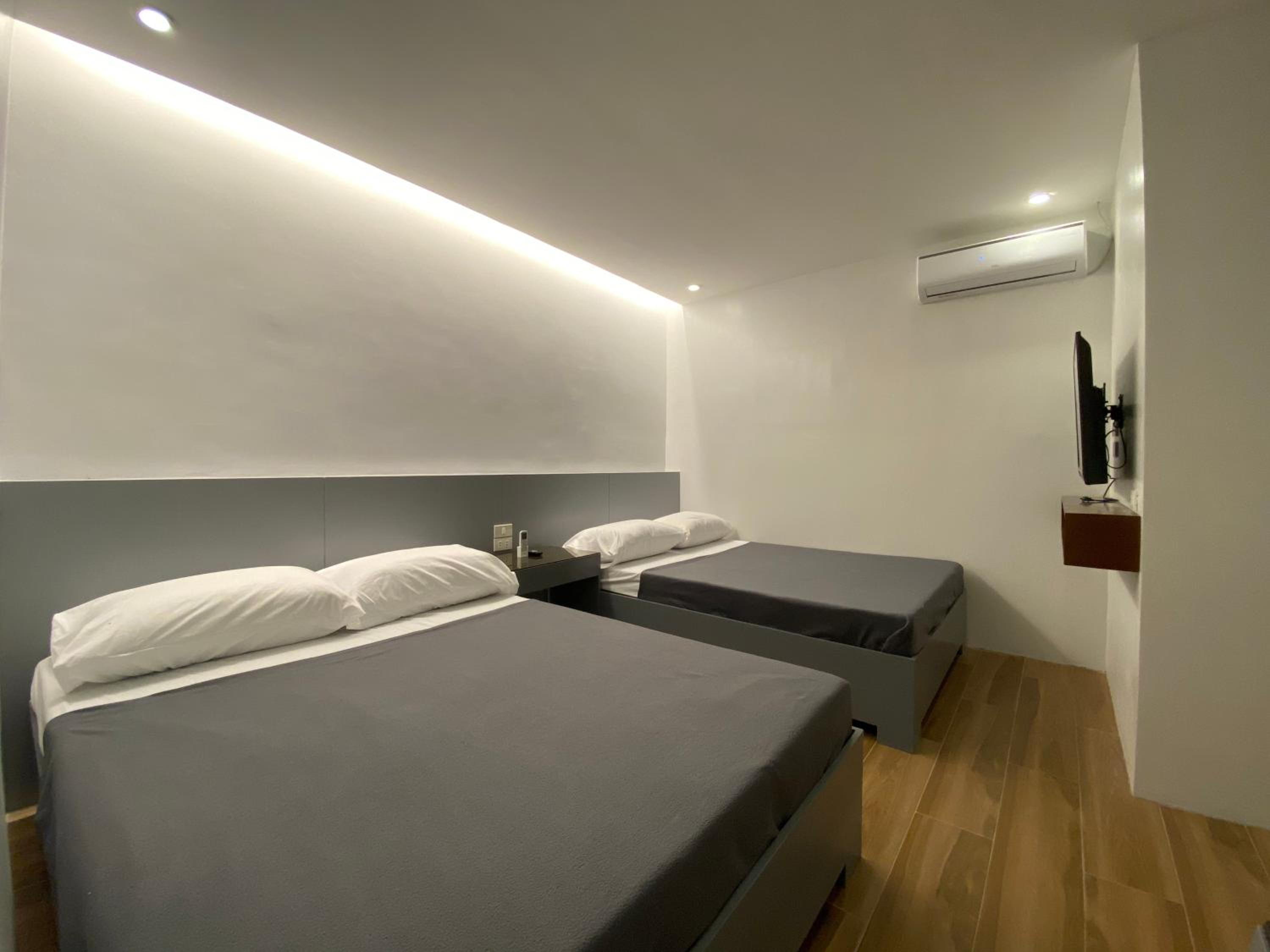 Quadruple Room - Photo 3