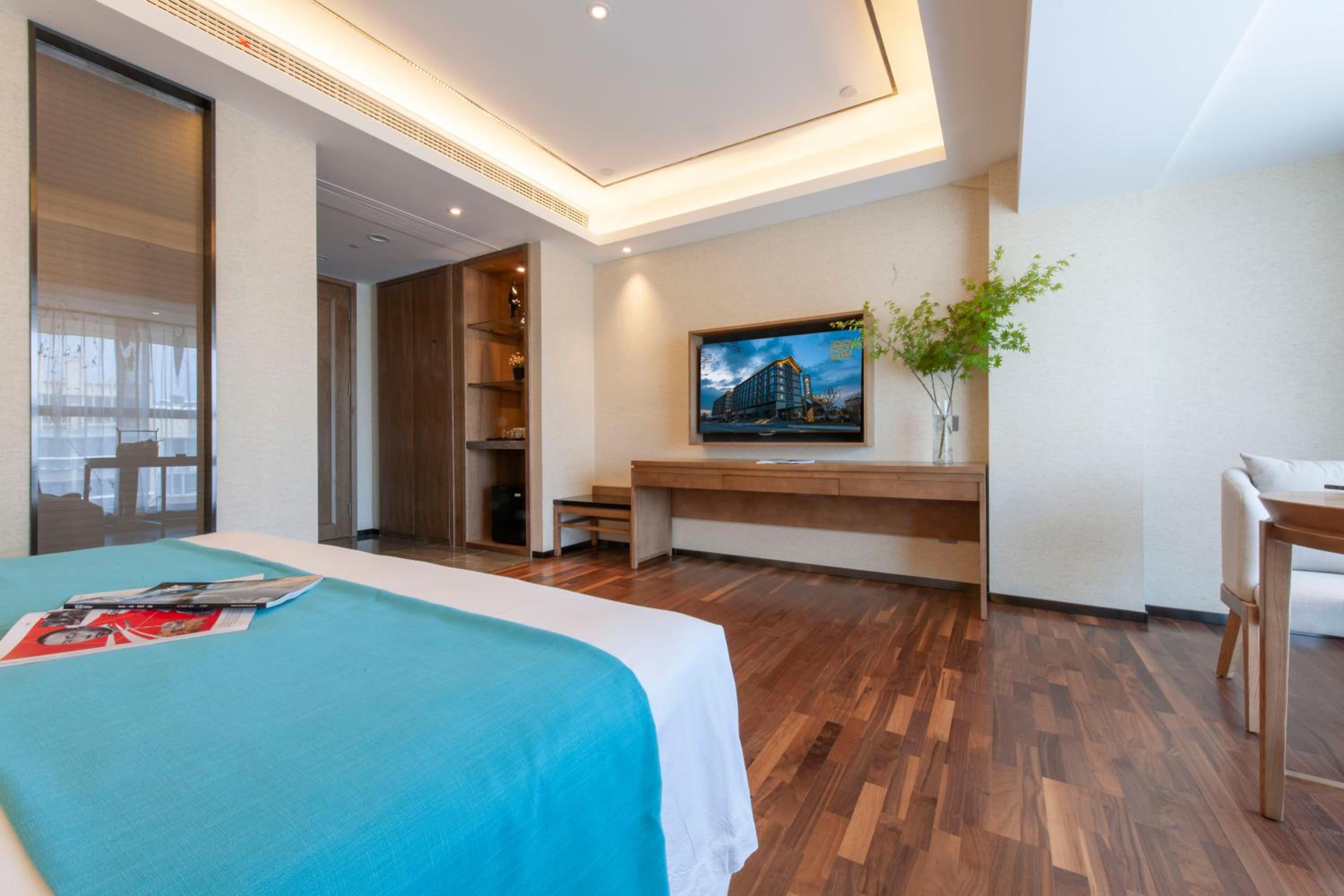 Deluxe King Room photo 3