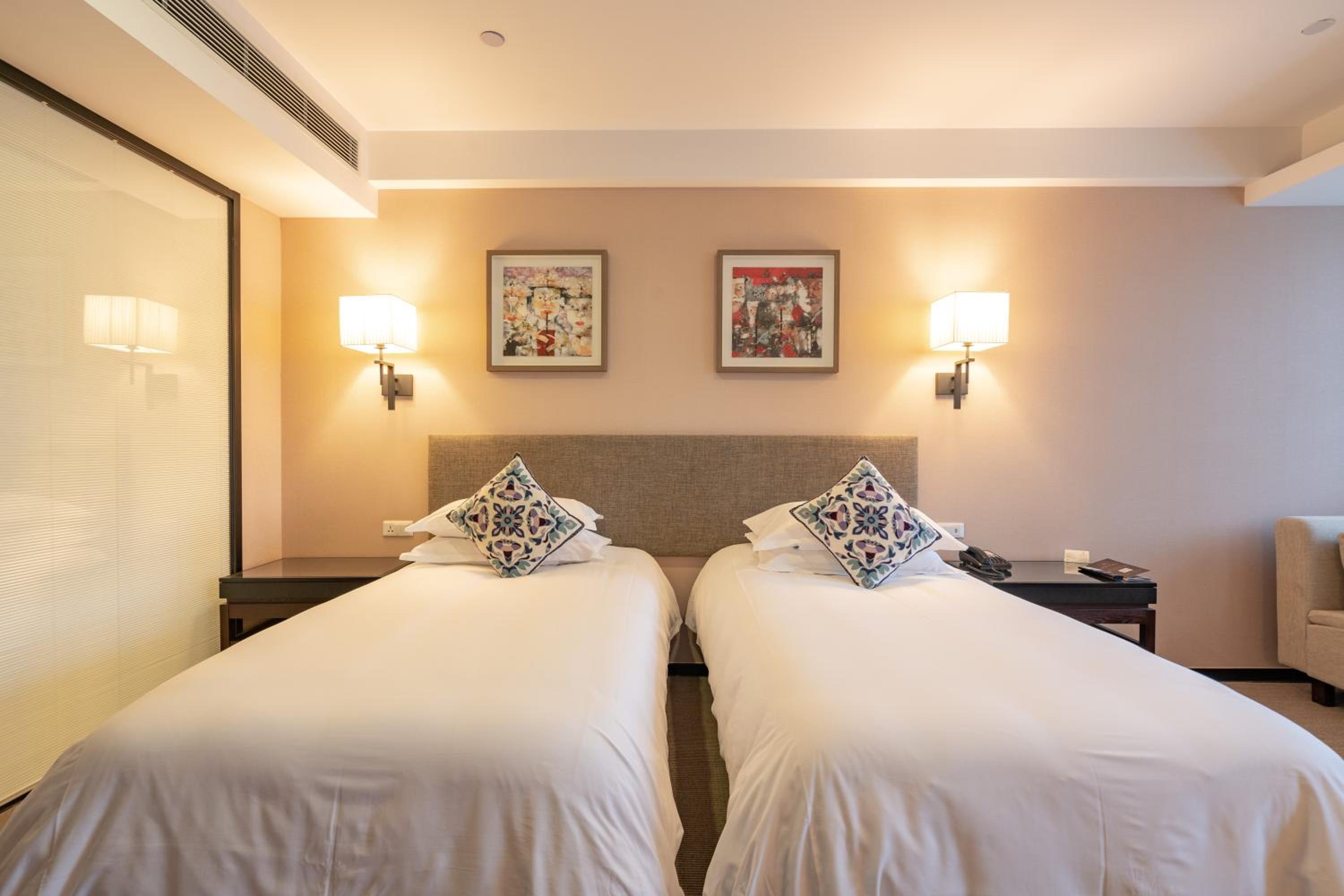 Deluxe Twin Room - Photo 9